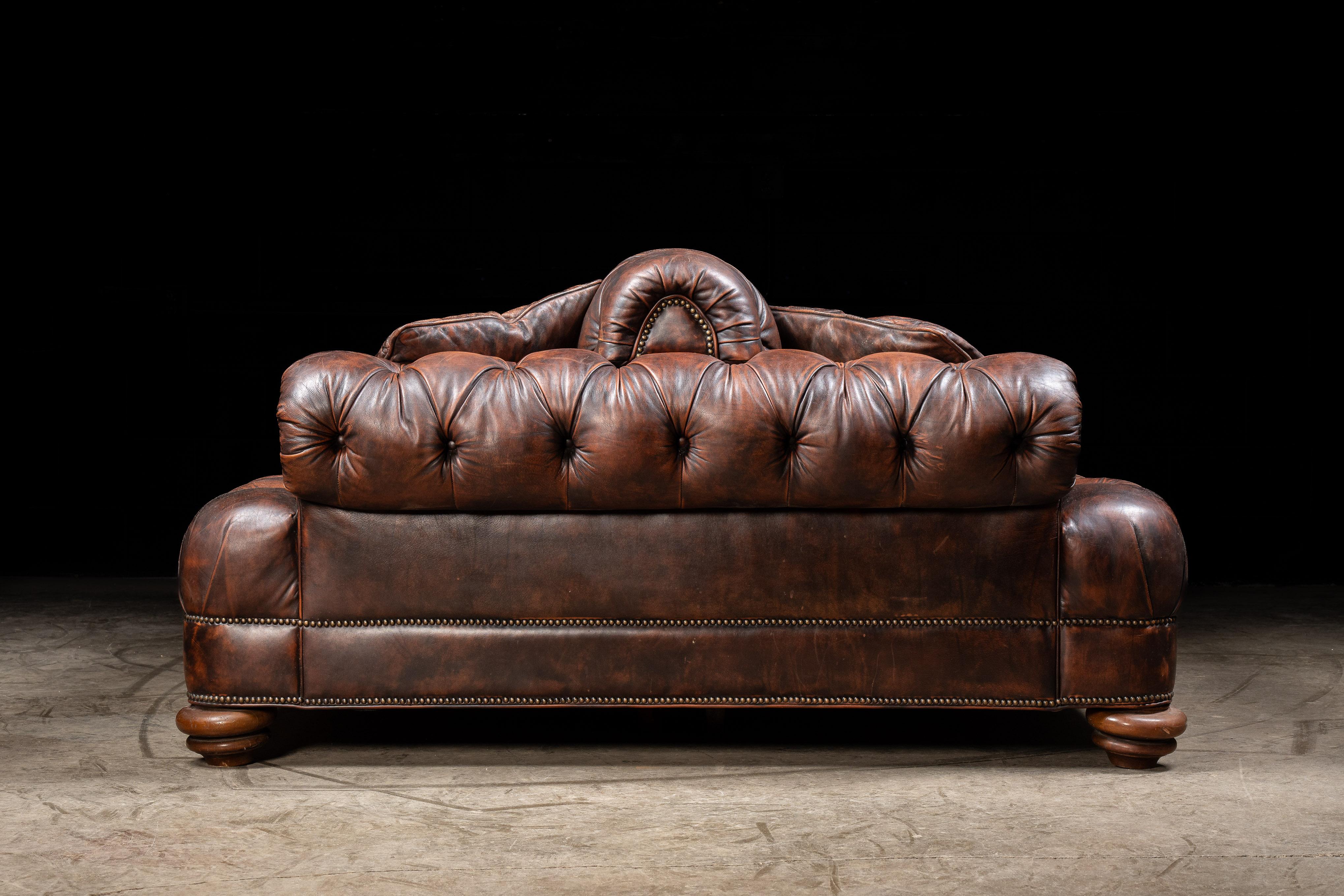 20ième siècle Canapé Chesterfield vintage double face en Brown en vente