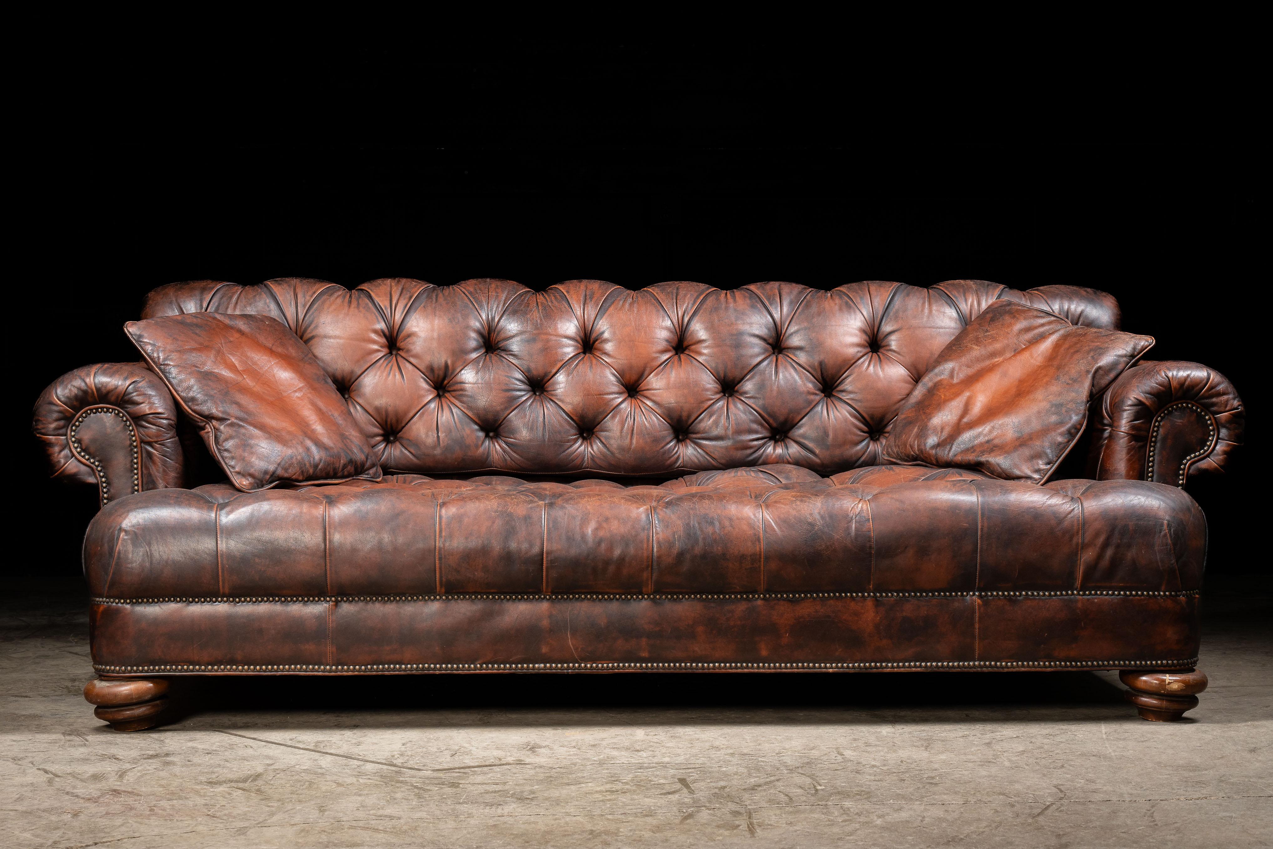 Cuir Canapé Chesterfield vintage double face en Brown en vente