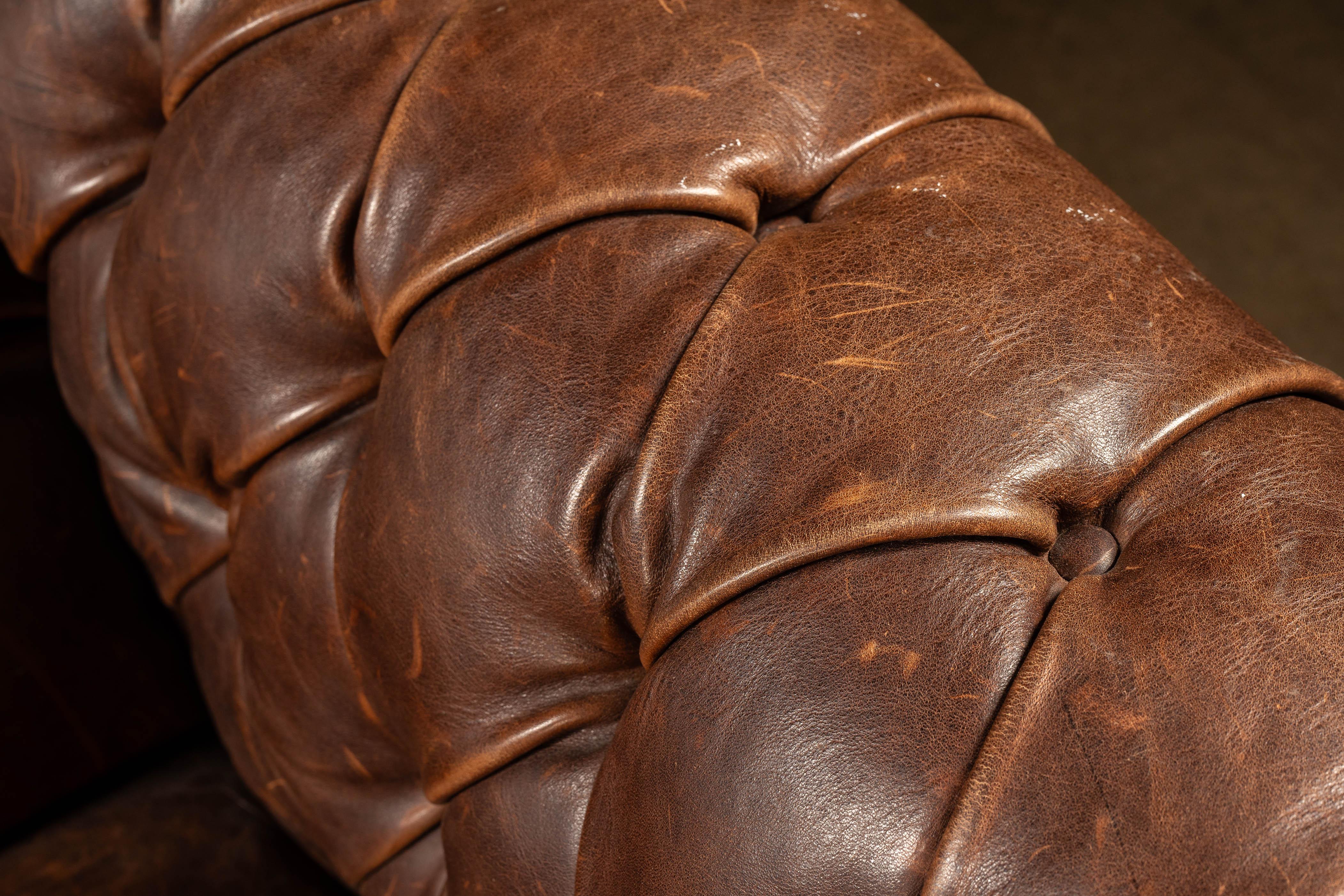 Cuir Canapé Chesterfield vintage à double face en cuir caramel en vente