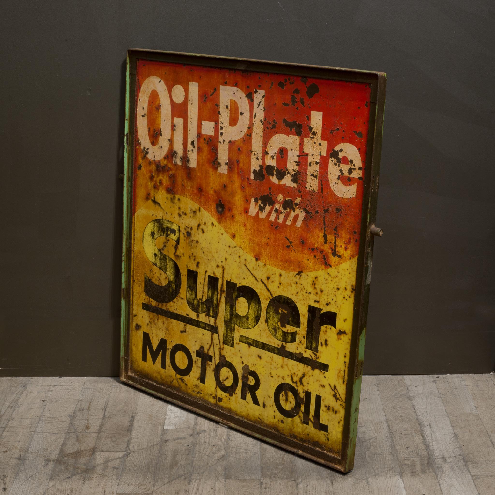 Insegna vintage bifacciale in metallo dell'olio per motori, 1930 ca. In condizioni buone in vendita a San Francisco, CA