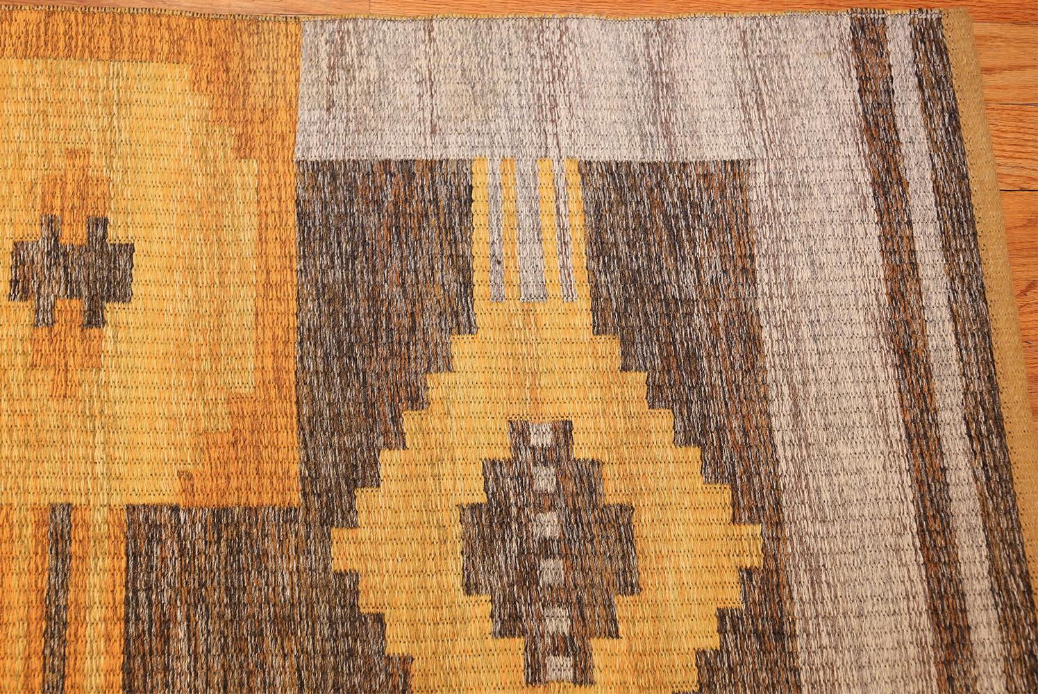 Vintage Double-Sided Swedish Kilim Rug. Size: 5 ft x 7 ft 8 in (1.52 m x 2.34 m) 3