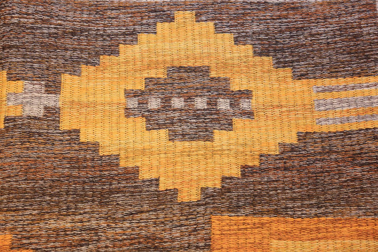 Vintage Double-Sided Swedish Kilim Rug. Size: 5 ft x 7 ft 8 in (1.52 m x 2.34 m) 4