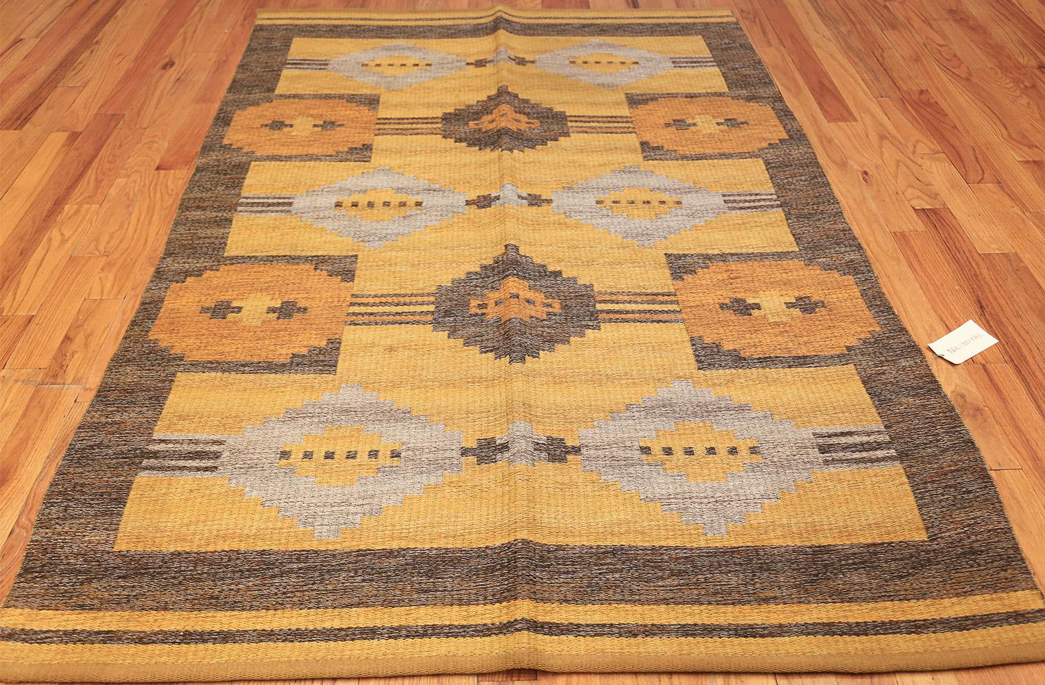 Scandinavian Modern Vintage Double-Sided Swedish Kilim Rug. Size: 5 ft x 7 ft 8 in (1.52 m x 2.34 m)