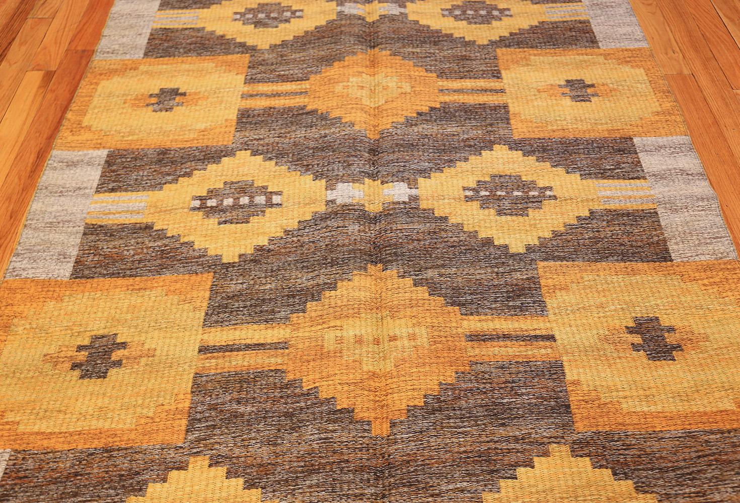 Wool Vintage Double-Sided Swedish Kilim Rug. Size: 5 ft x 7 ft 8 in (1.52 m x 2.34 m)