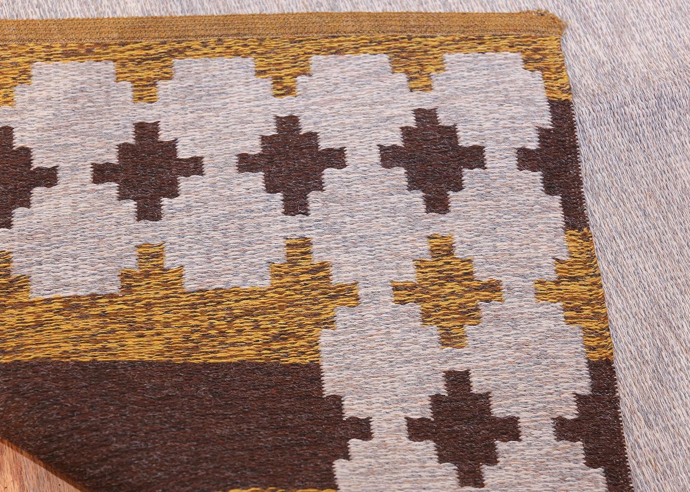 Vintage Mid-Century Modern Double Sided Kilim, Country of Origin: Sweden, Circa Date: Mid 20th Century. Size: 4 ft 6 in x 6 ft 8 in (1.37 m x 2.03 m)

