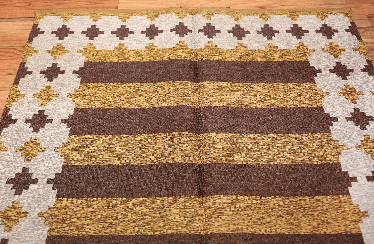 20th Century Vintage Double Sided Swedish Kilim Rug. Size: 4 ft 6 in x 6 ft 8 in 