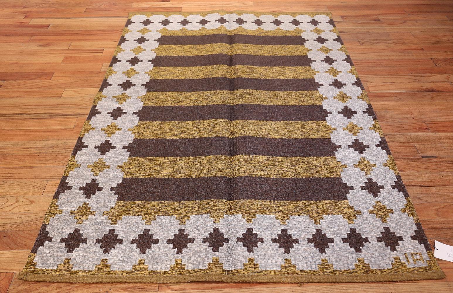 Wool Vintage Double Sided Swedish Kilim Rug. Size: 4 ft 6 in x 6 ft 8 in 
