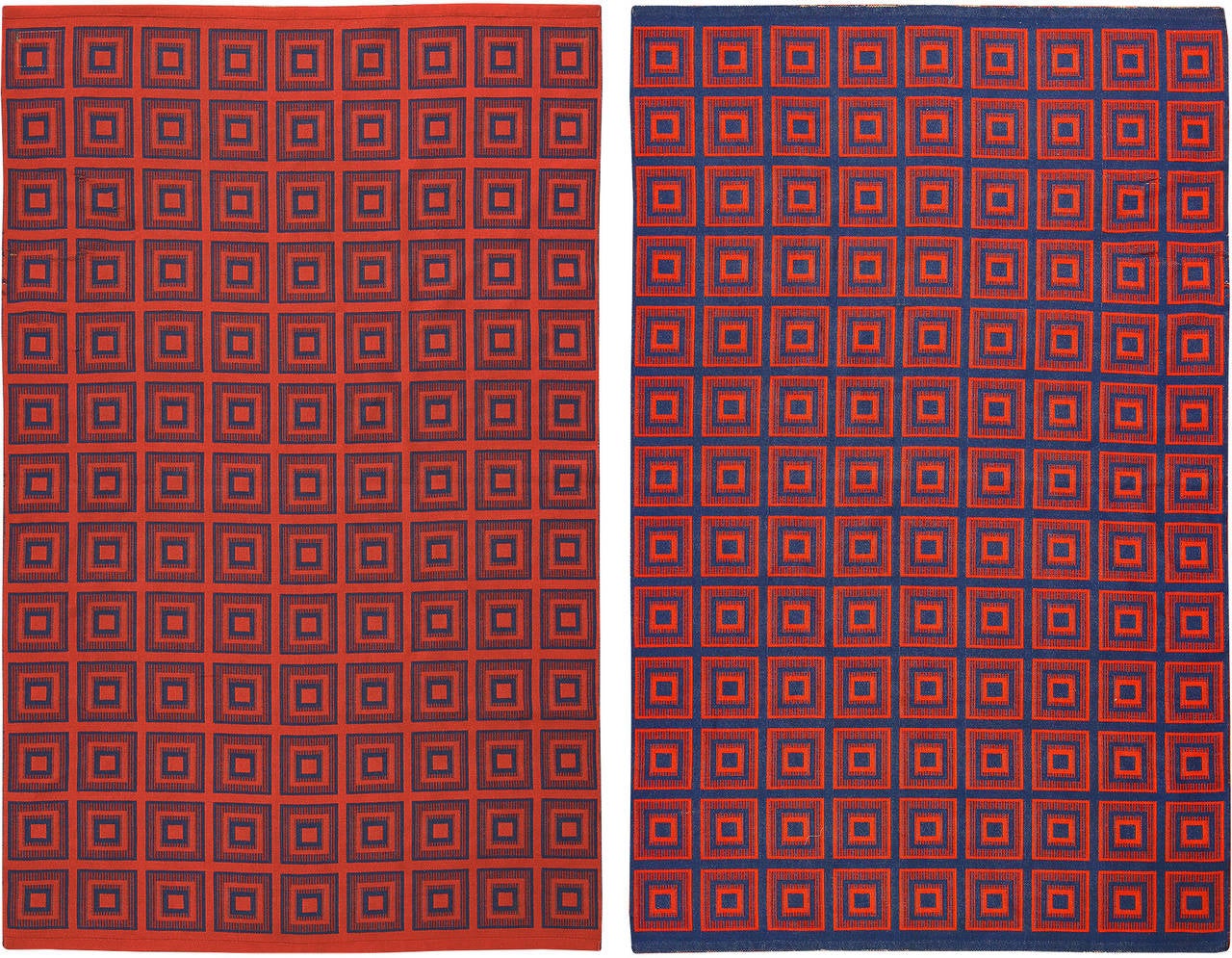 Kilim bifacciale, Svezia, circa 2000. Dimensioni: 5 ft x 7 ft 8 in (1,52 m x 2,34 m)

Questo kilim svedese double face dall'aspetto pop art deve il suo design alla tradizione scandinava. Un motivo ipnotico domina il pezzo; una serie di quadrati