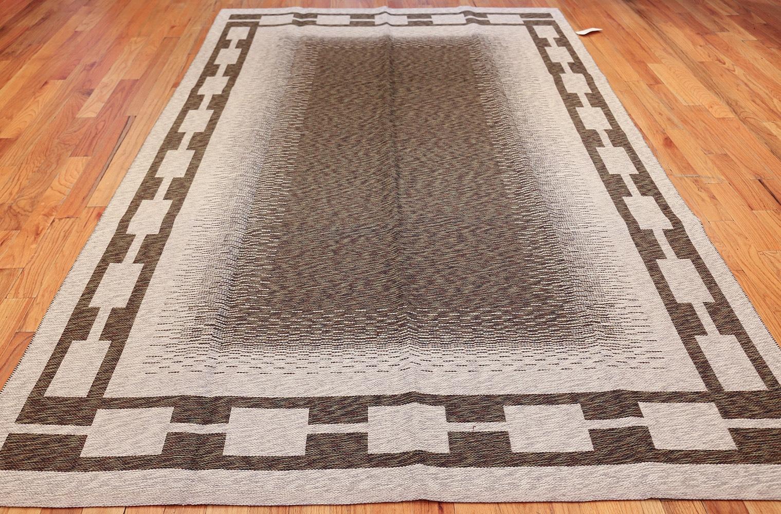 Vintage Double-Sided Swedish Kilim. 6 ft 3 in x 9 ft 5 in  For Sale 3