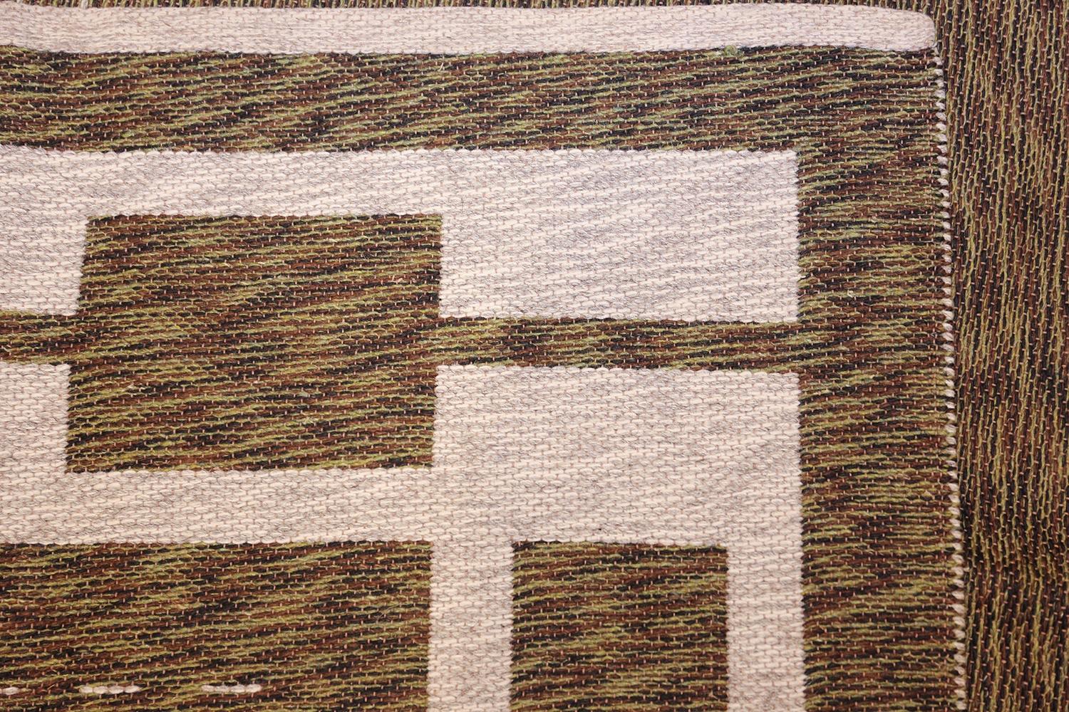 Vintage Double-Sided Swedish Kilim. 6 ft 3 in x 9 ft 5 in  For Sale 2