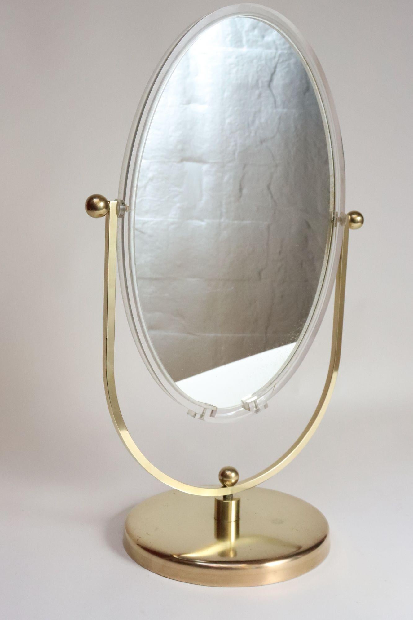 Vintage Beidseitiger Kosmetikspiegel aus Messing und Lucite von Charles Hollis Jones (Hollywood Regency) im Angebot
