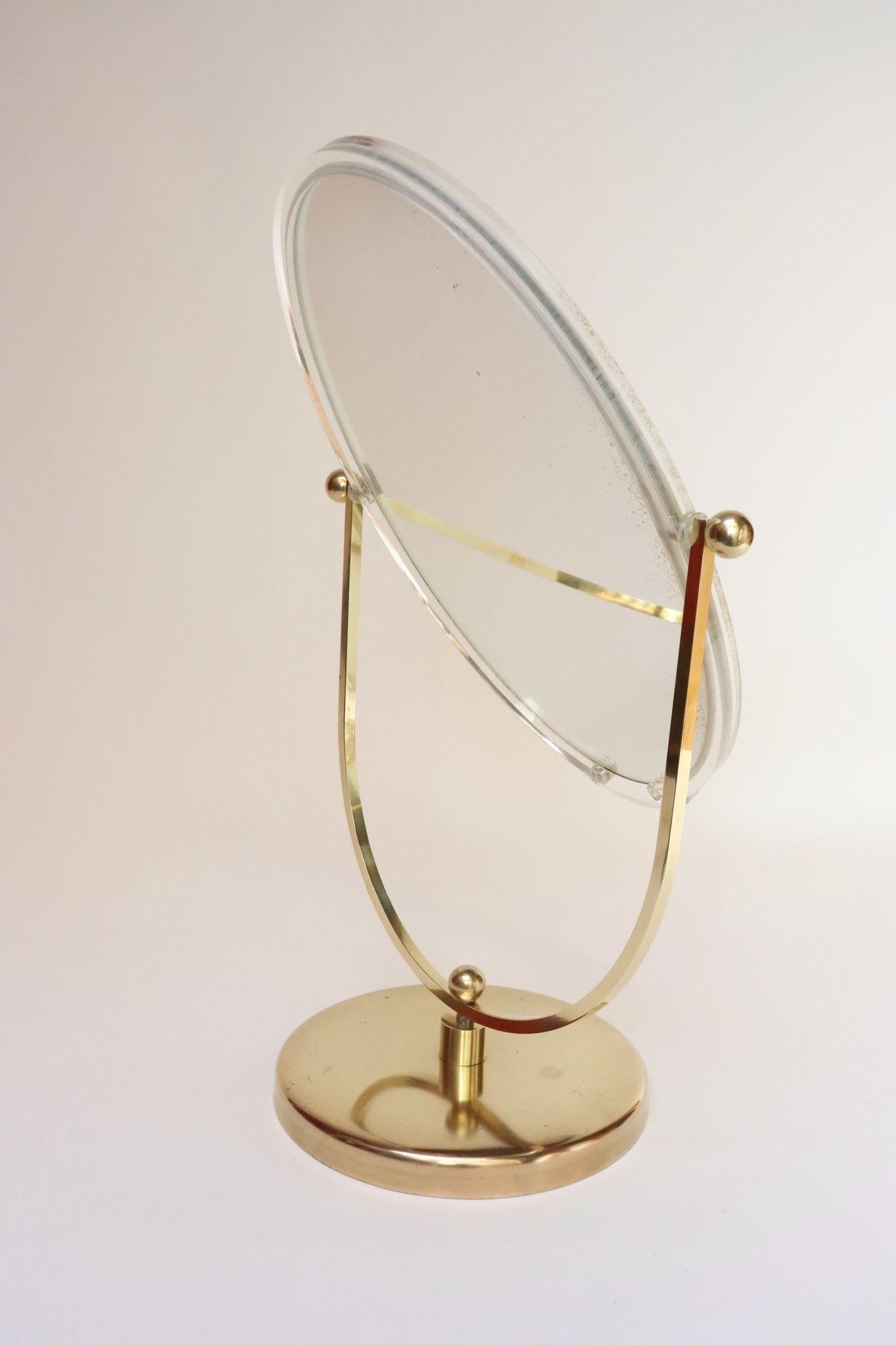 Vintage Beidseitiger Kosmetikspiegel aus Messing und Lucite von Charles Hollis Jones (Ende des 20. Jahrhunderts) im Angebot