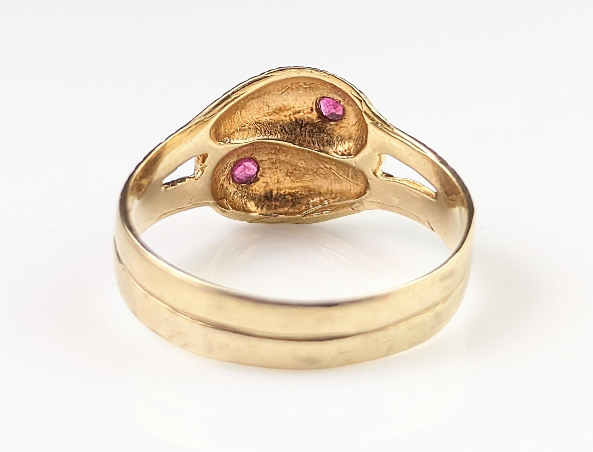 Vintage double snake ring, 9k yellow gold, Ruby  For Sale 5