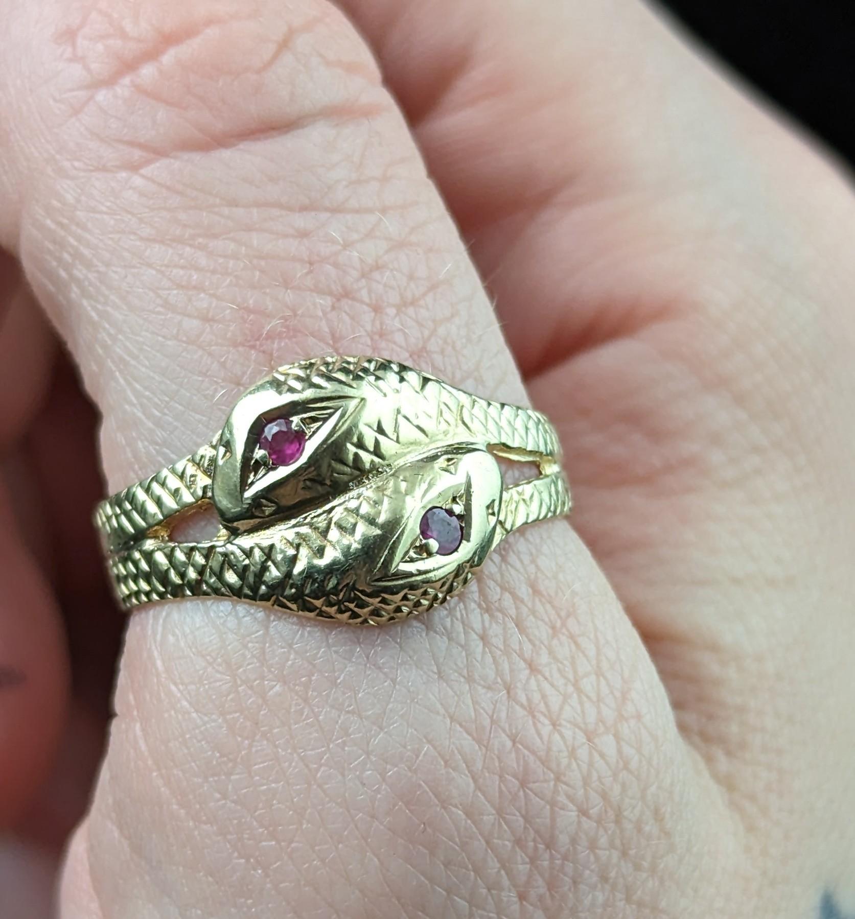 Vintage double snake ring, 9k yellow gold, Ruby 7