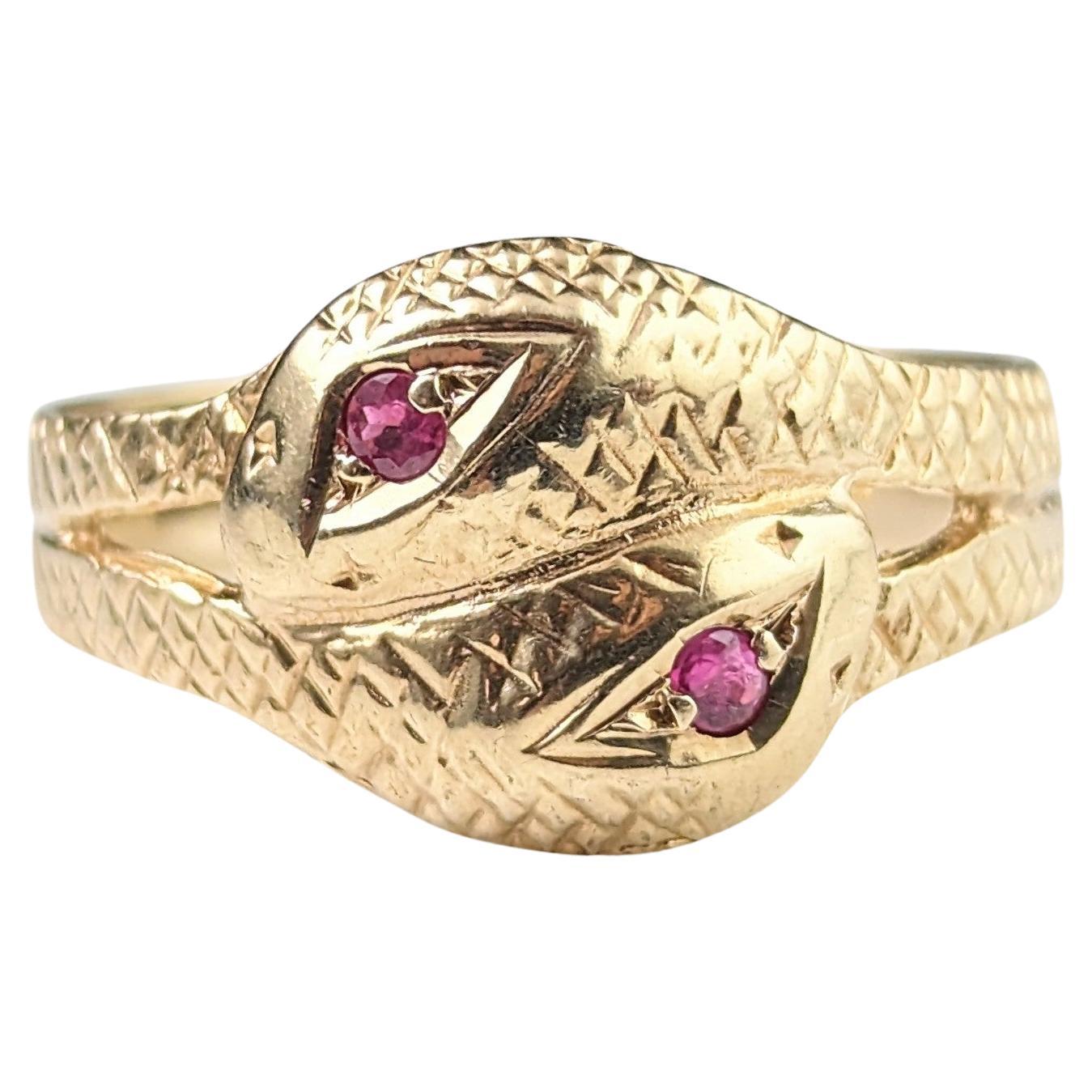Vintage double snake ring, 9k yellow gold, Ruby  For Sale
