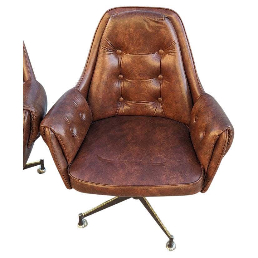 Vintage Douglas Furniture Co. Dining Chairs

Measurements: 35