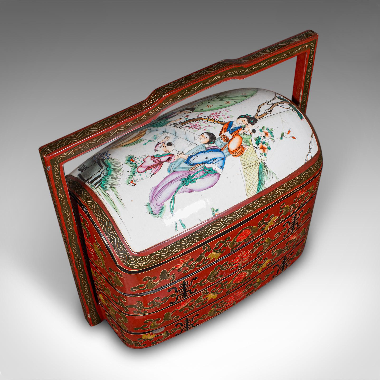Céramique Coffre Dowry oriental, boîte gigogne, céramique, art déco, rangement, vers 1930 en vente