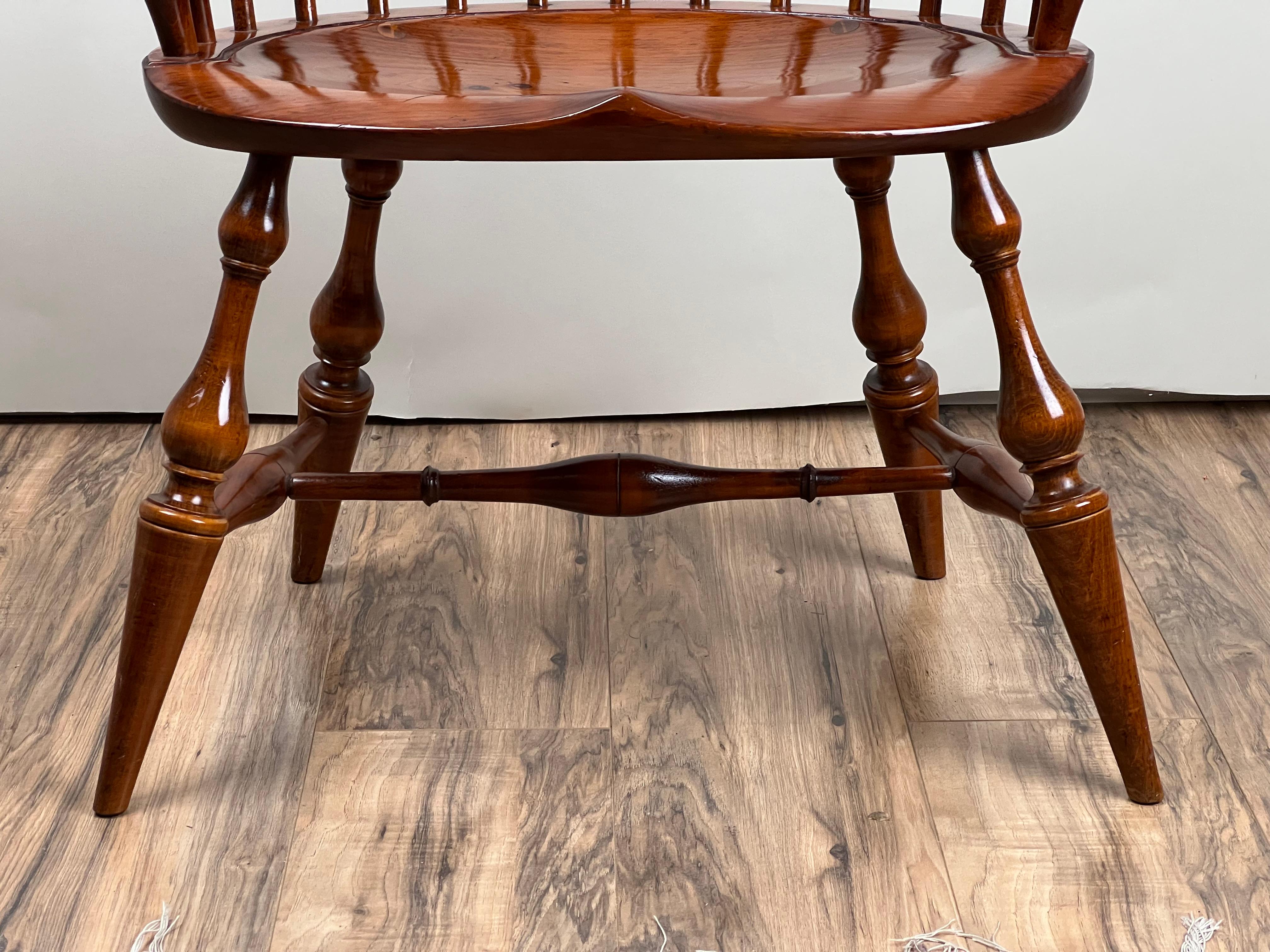 Érable By D. A. Dimes Comb Back Windsor Arm Chair en vente