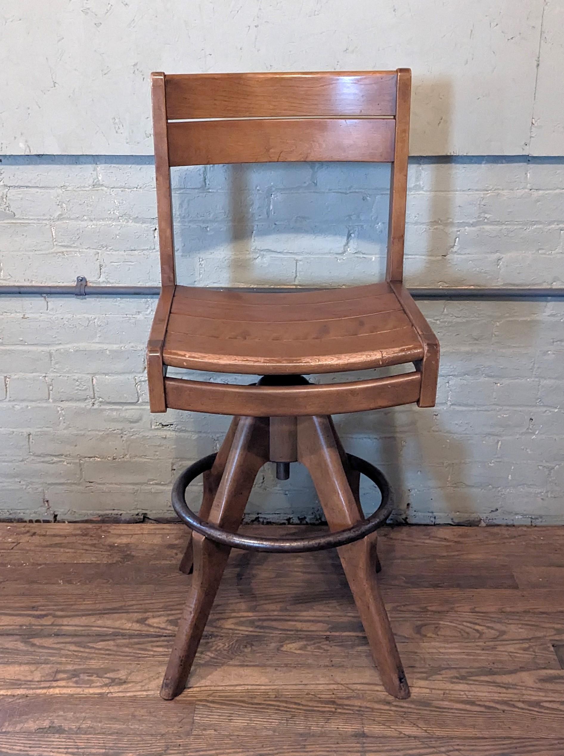 Vintage Drafting / Bar Stool In Good Condition For Sale In Oakville, CT