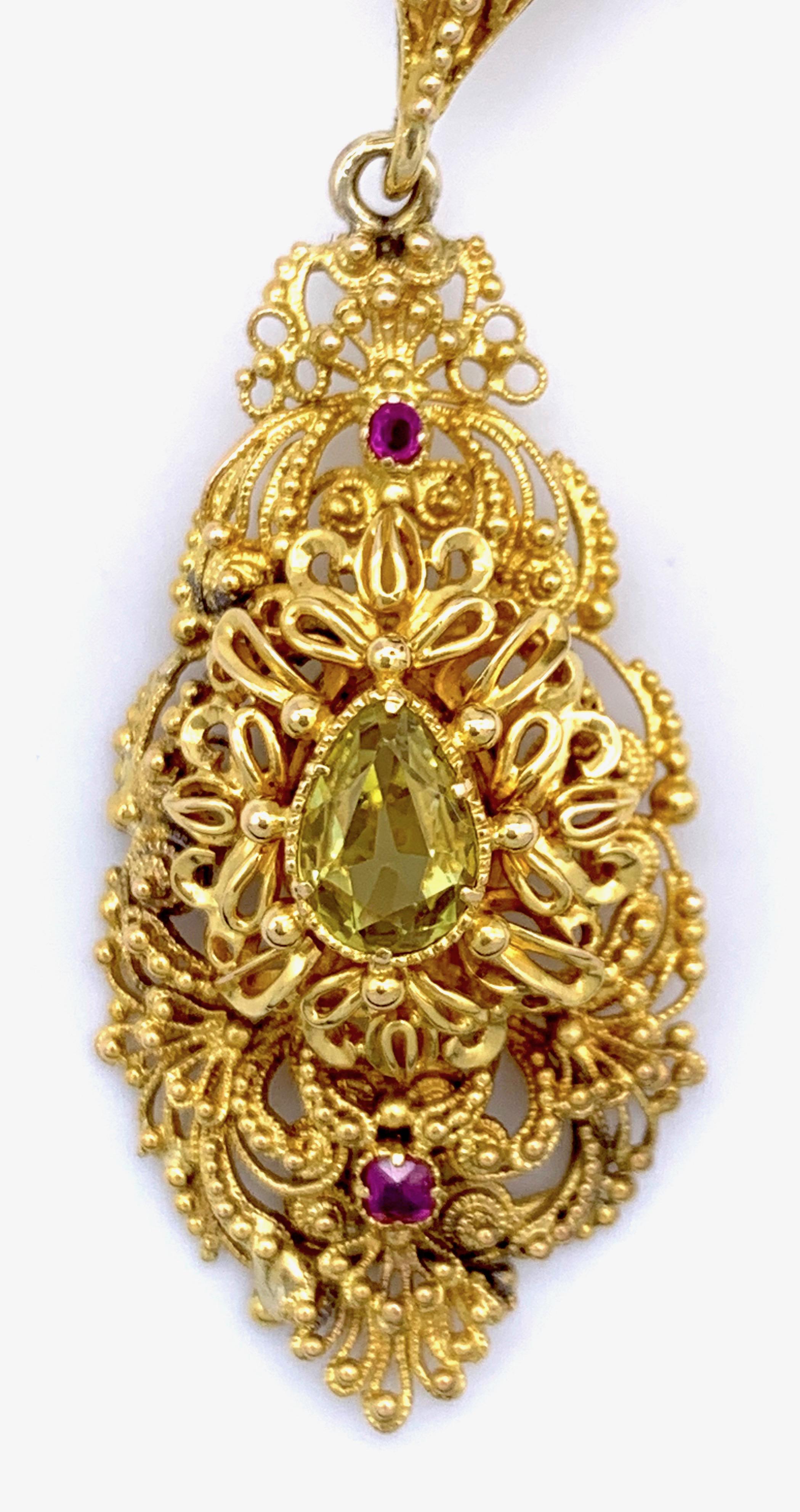 Belle Époque Vintage Dragon Carved Jadeite Topas Ruby 18 Karat Gold Brooch with Pendant For Sale