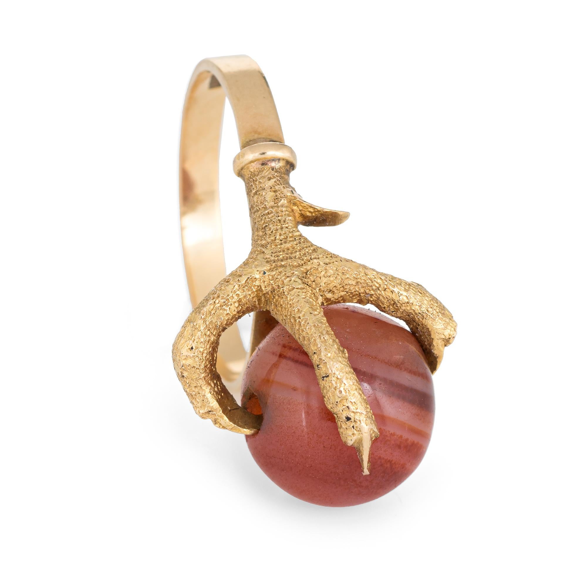 Distinct & stylish vintage dragons claw cocktail ring (circa 1960s to 1970s) crafted in 18 karat yellow gold. 

The agate measures 10mm and is in excellent condition (free of cracks or chips). The agate is movable in the claw setting. 

The dragons
