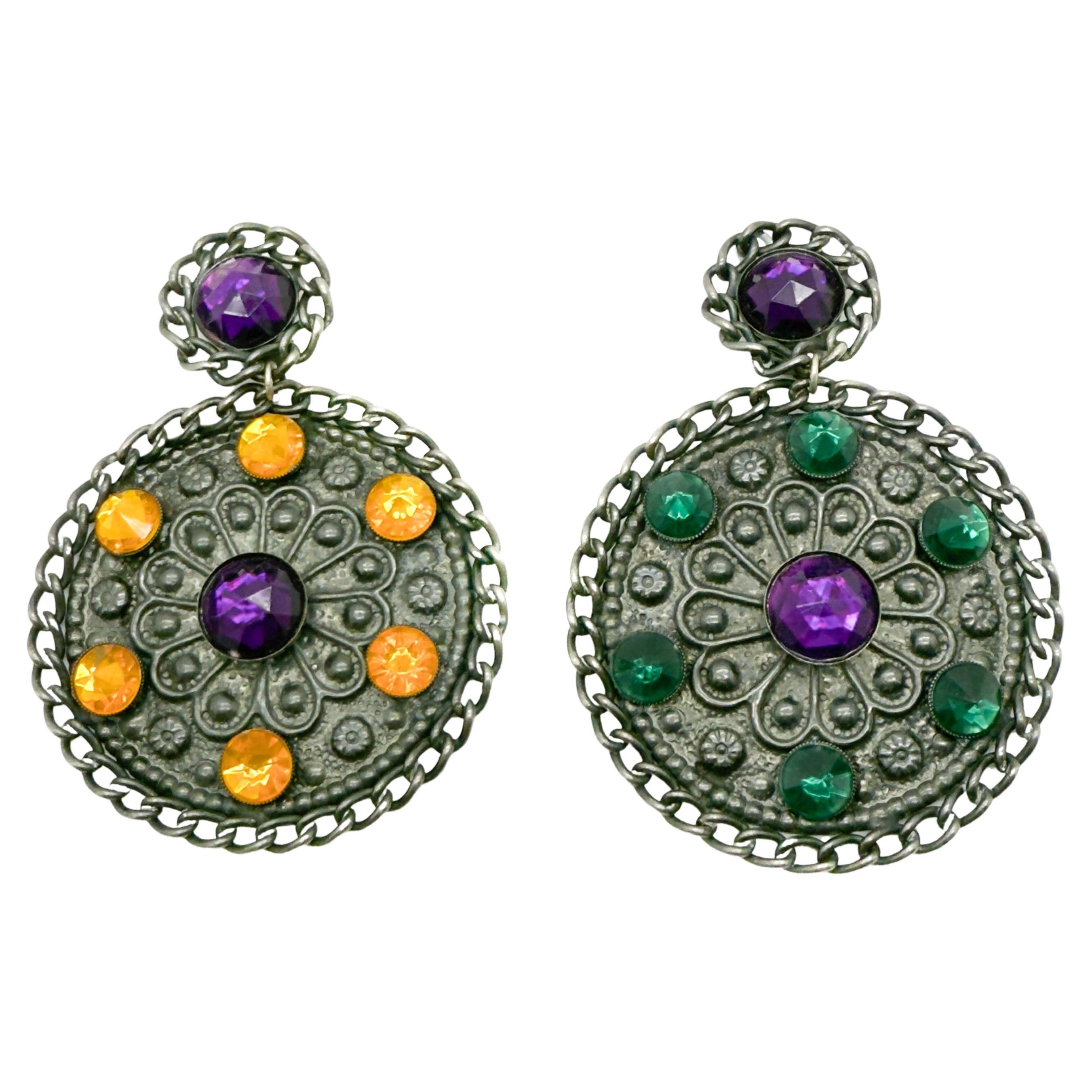 Orecchini a scudo Jewell drammatici e spaiati d
epoca, anni
80