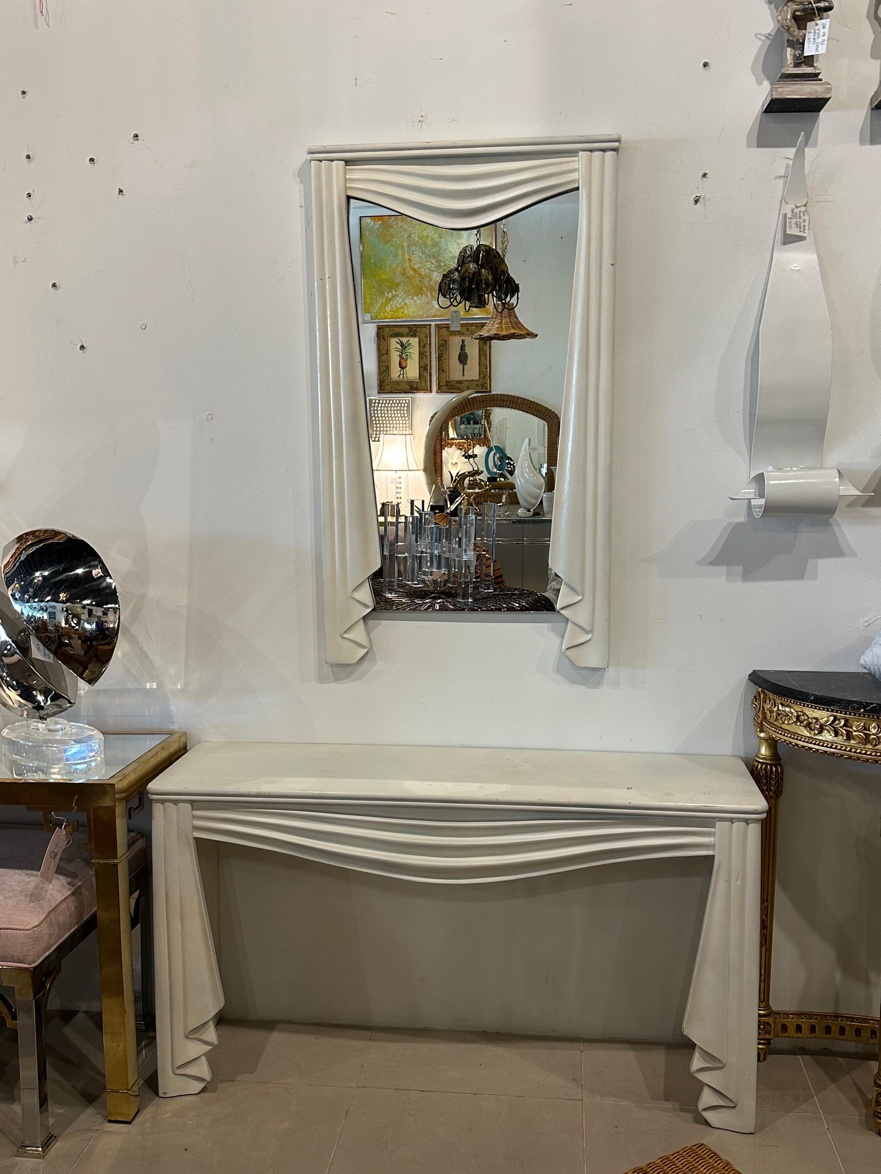 Américain Table console vintage drapée et miroir mural de style Dorothy Draper en vente