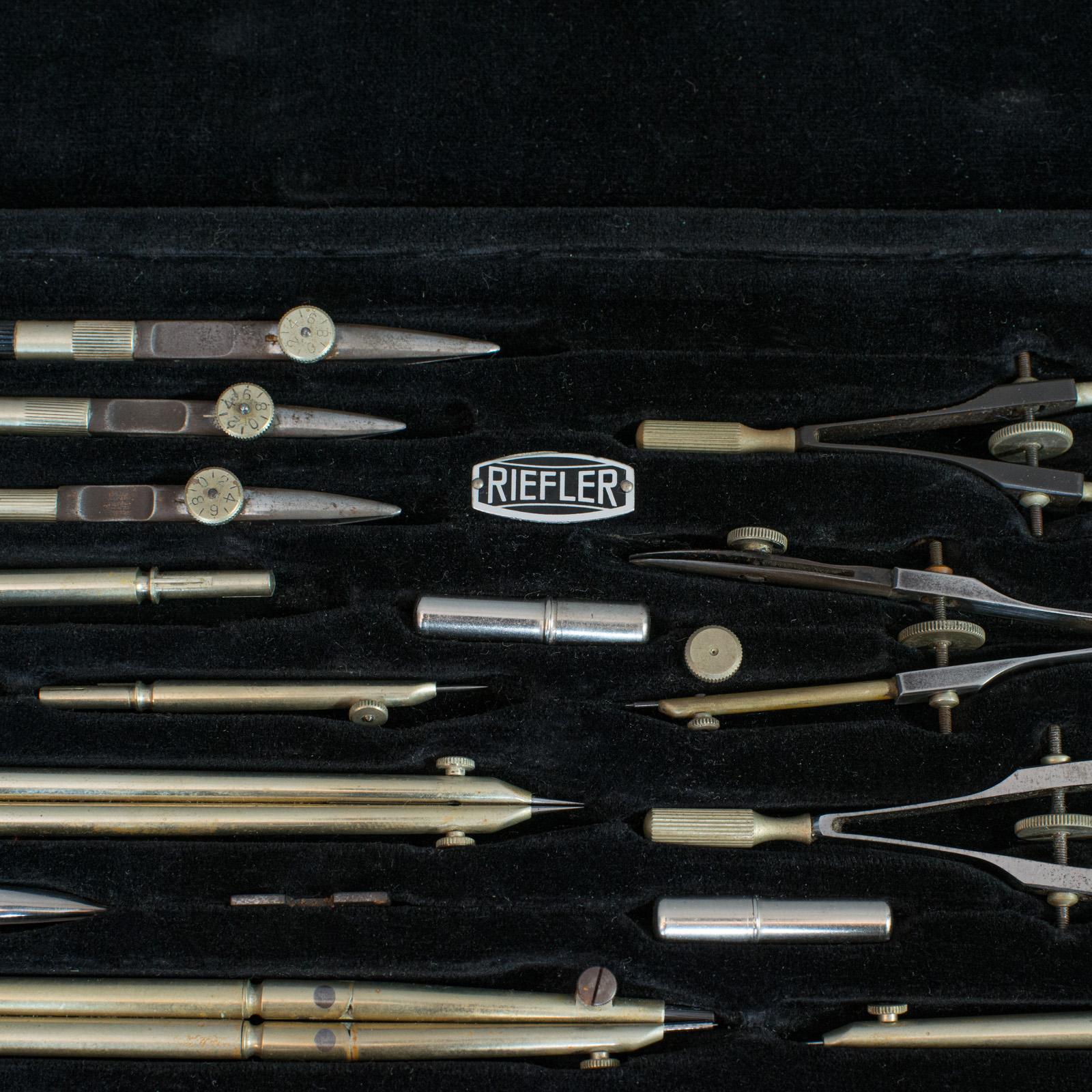 20ième siècle Set de dessinateur vintage, allemand, Instruments de dessin, Riefler, circa 1950 en vente