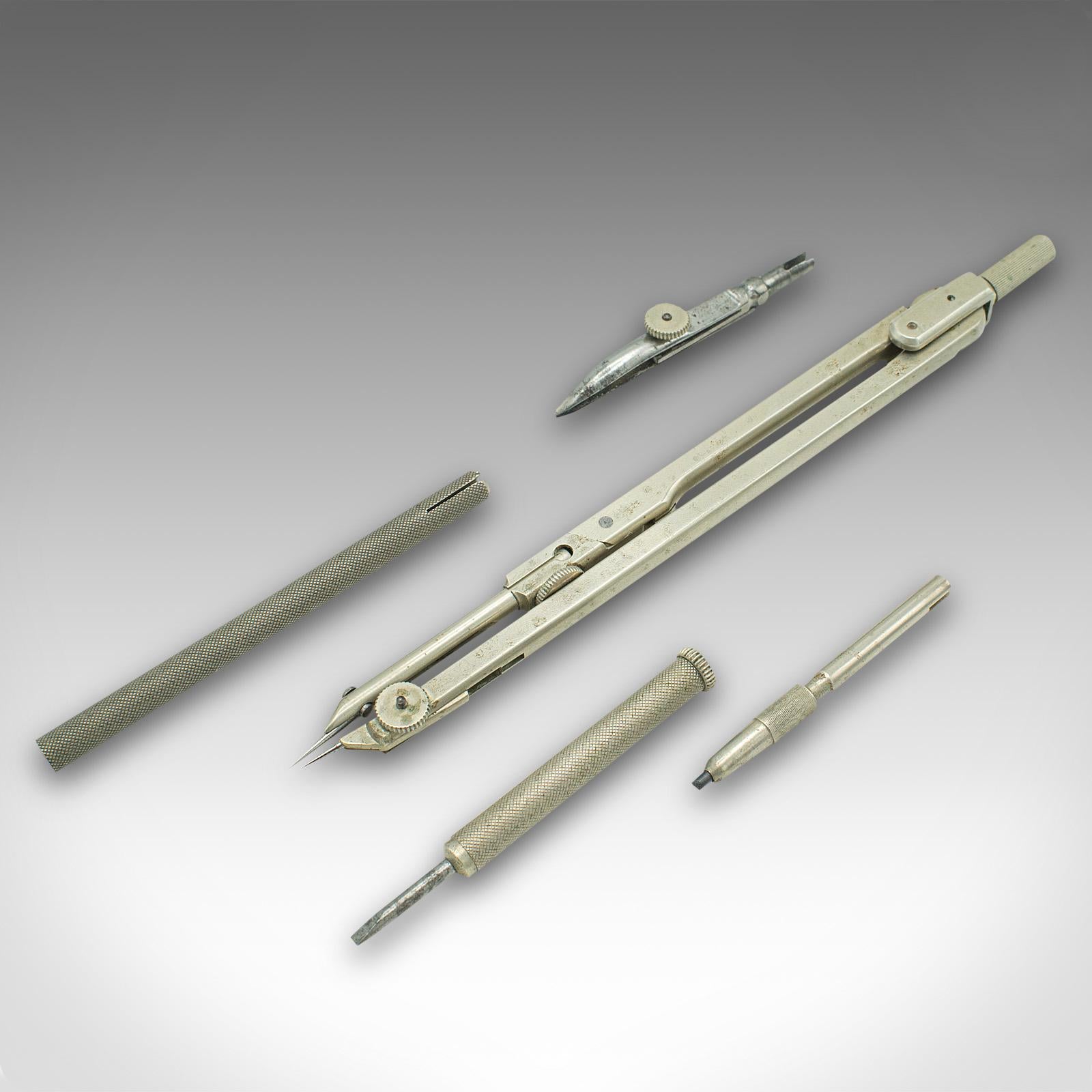Allemand Ensemble de dessinateurs vintage, Allemagne, instruments de dessin, outils, pratique Richter en vente