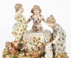 Centre de table vintage en porcelaine néo-Détersbourg « Children at Play » (enfants en train de jouer) 20ème siècle