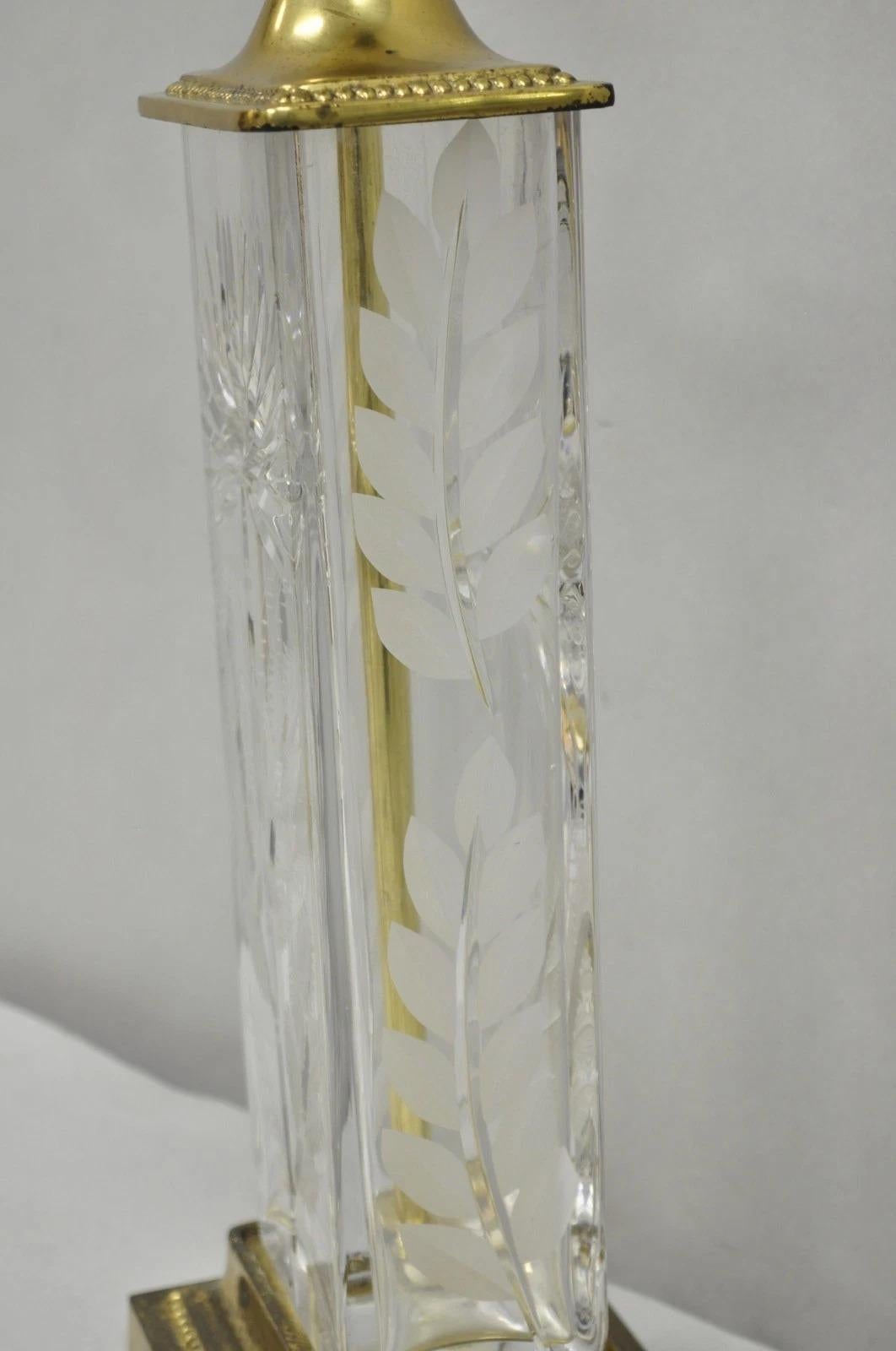 Paire de lampes de table victoriennes en cristal taillé et fleurs en laiton - Vintage By By By en vente 2