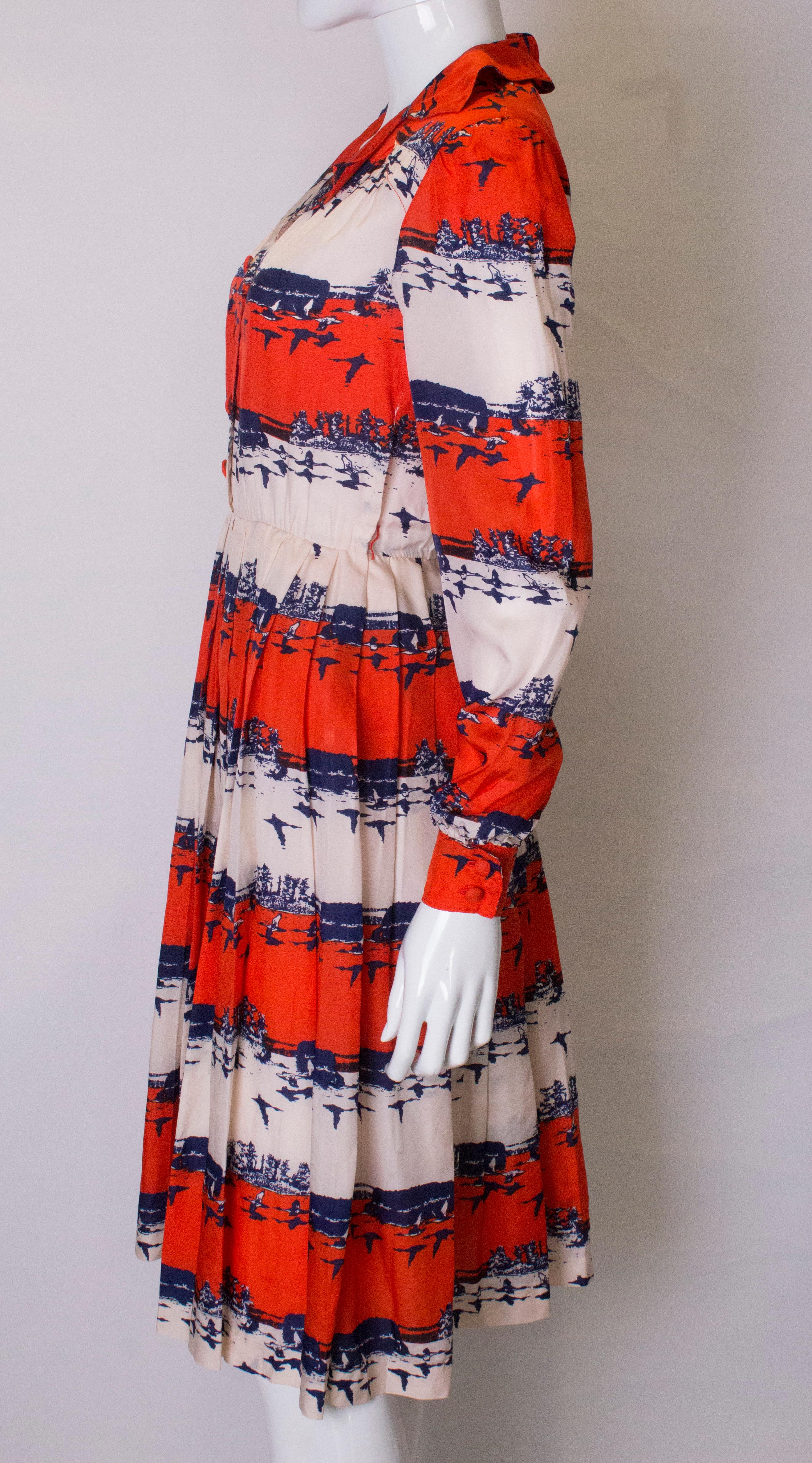 Vintage Dress in Red , White and Blue Bird Print In Good Condition For Sale In London, GB
