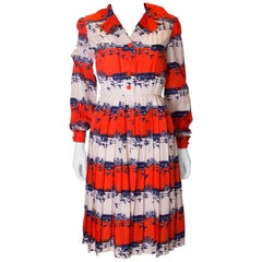 Robe vintage à imprimé oiseaux rouge, blanc et bleu