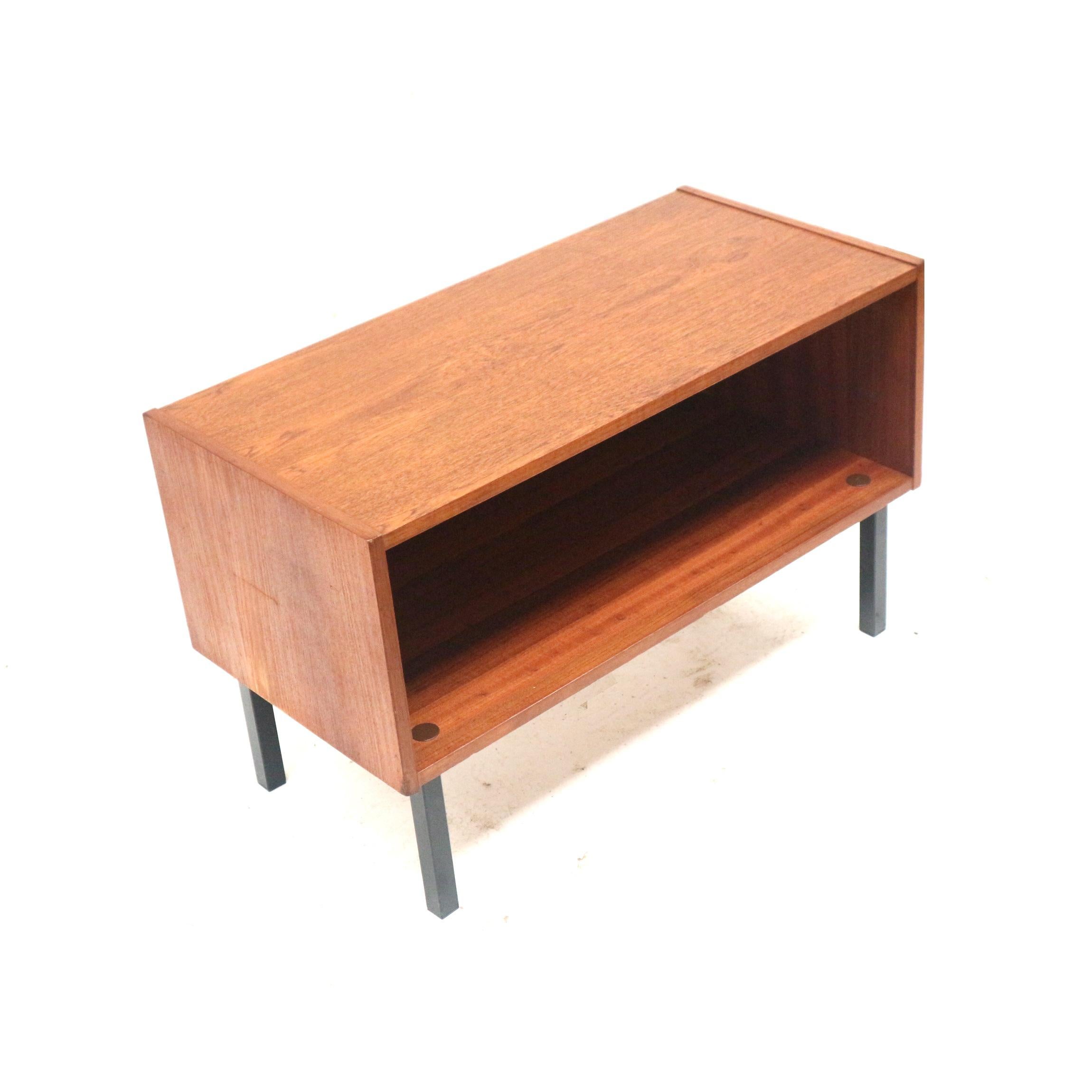 Legno Comò / comodino vintage degli anni '60 in vendita