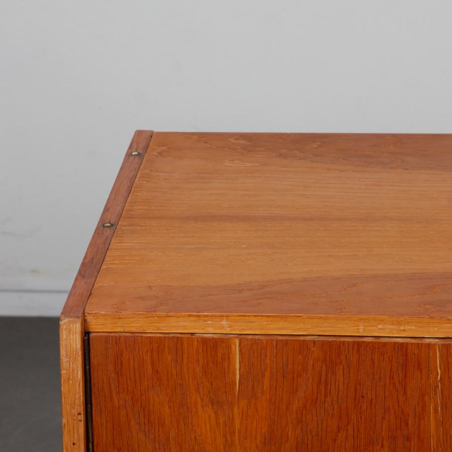 Vintage Kommode von Jiroutek für Interier Praha Modell U-450, 1960er Jahre (Slowakisch) im Angebot
