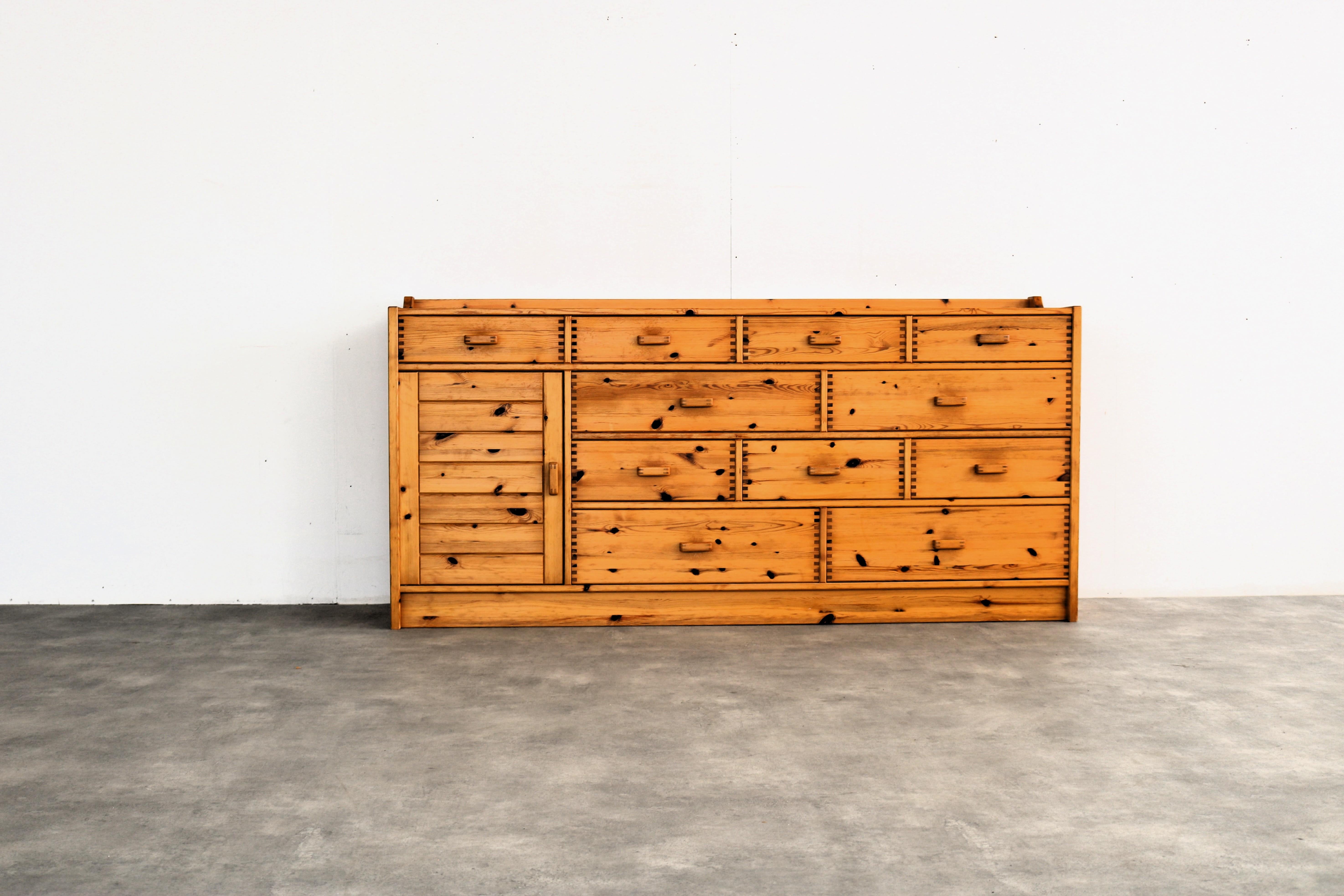 vintage dresser  chest of drawers  sideboard  70s  Danish

70s sideboard in pine. Danish cabinet that is ideal to use as a chest of drawers contains a lot of storage space.

period  70s
design  unknown  Denmark
condition  good  light signs of