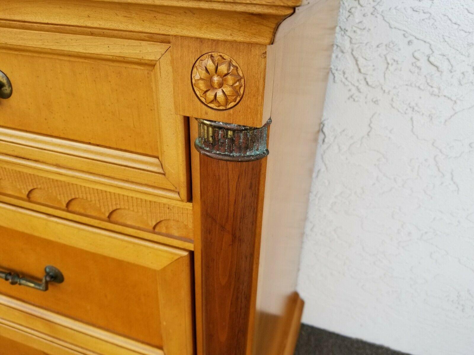 Comò vintage con specchio abbinato e piano in vetro personalizzato di Stanley In condizioni buone in vendita a Lake Worth, FL
