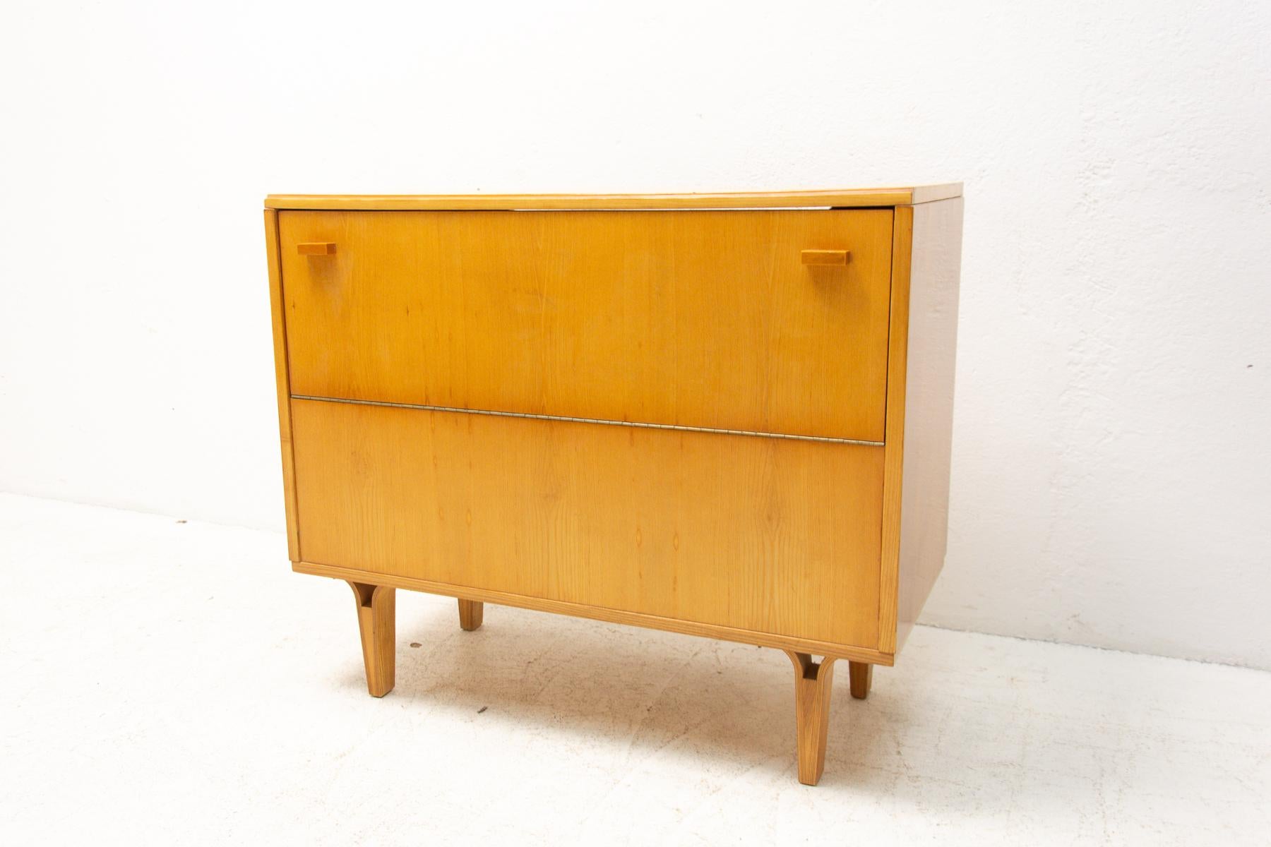  Vintage Dressers by Frantisek Mezulanik, Nový Domov, 1970´S, Set of Two For Sale 4