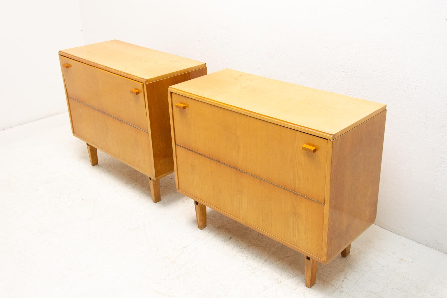  Commodes vintage par Frantisek Mezulanik, Nov Domov, 1970S, lot de deux Bon état - En vente à Prague 8, CZ