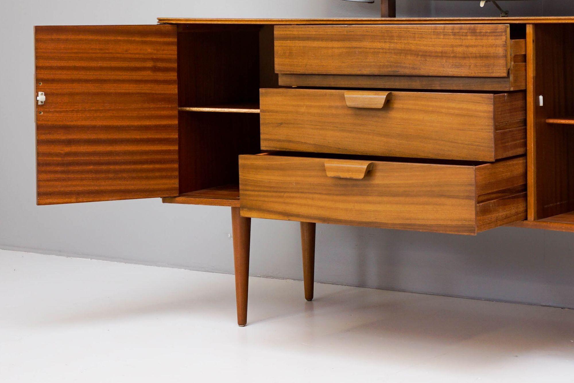 Vintage Dressing Table by Uniflex Excellent état - En vente à London, England
