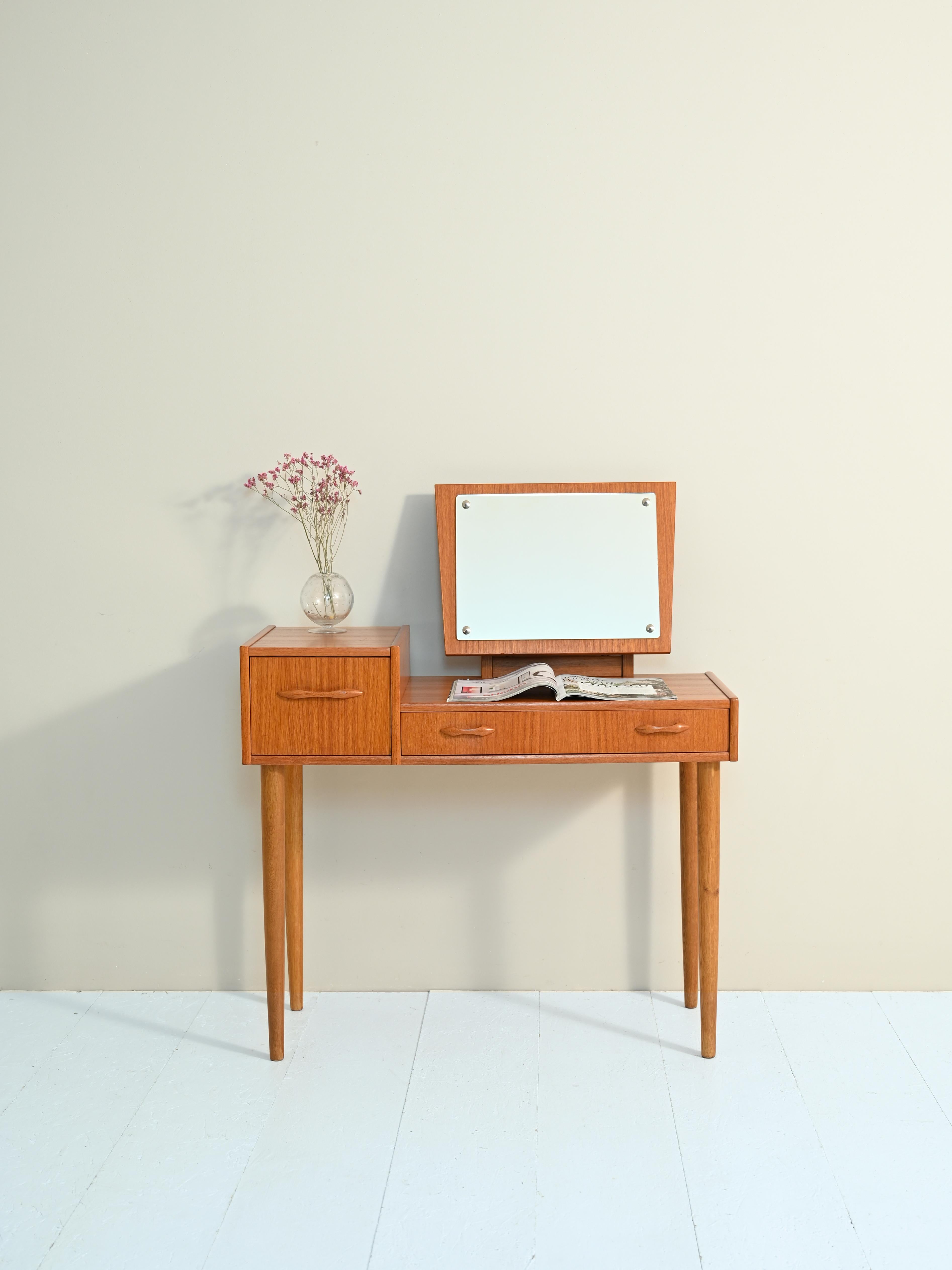 Scandinavian cabinet with mirror and drawers.
A piece of original high craftsmanship from the 1960s, which can also be used as a small desk.
The simple, regular lines of the frame are broken up by the special composition of the
drawers.
The
