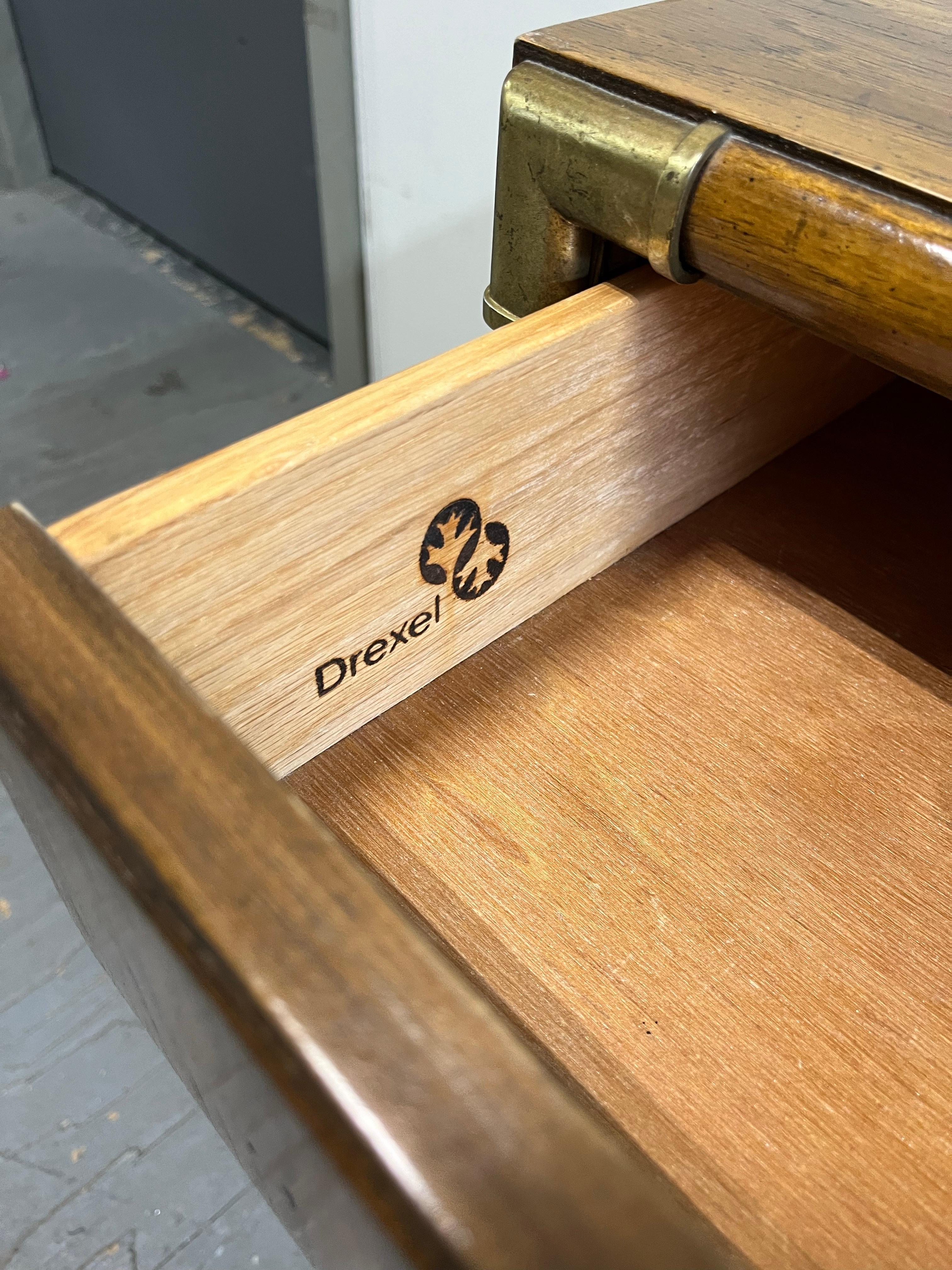Vintage Drexel Accolade Kampagnenschrank, Vintage im Angebot 4