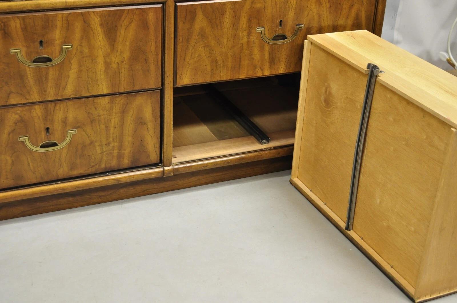 Vintage Drexel Accolade Campaigner Stile Pecan 9 Cassetti Credenza Cassettone in vendita 3