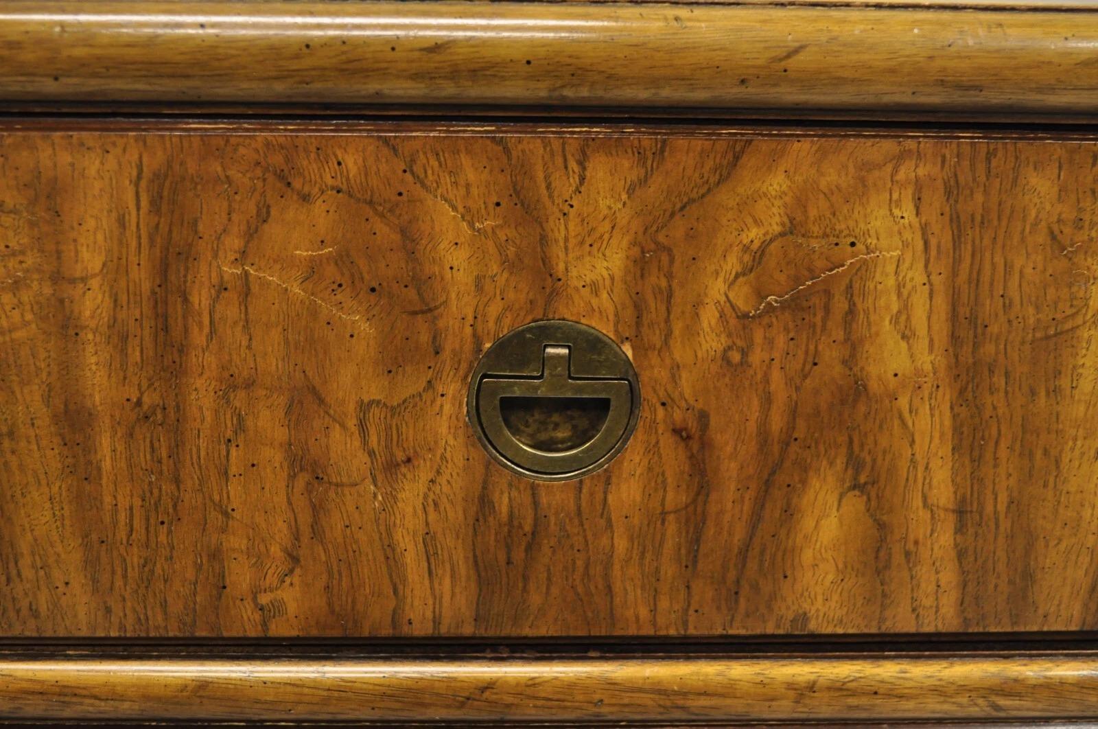Vintage Drexel Accolade Campaigner Stile Pecan 9 Cassetti Credenza Cassettone in vendita 4