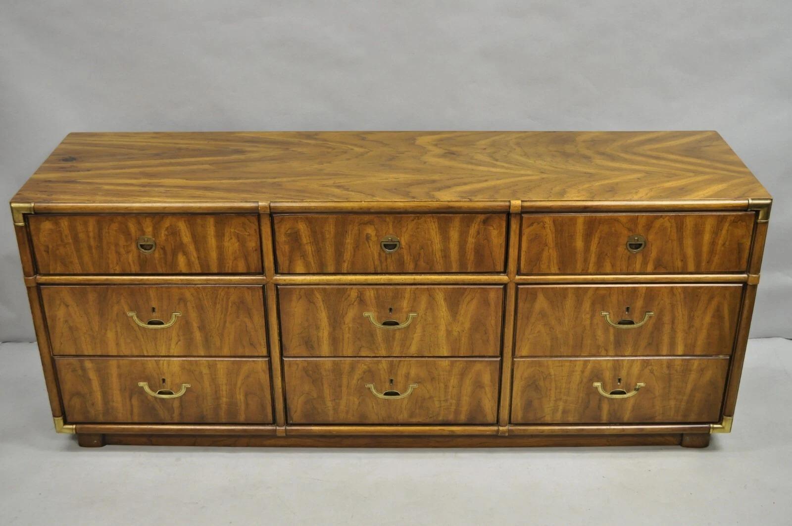 Vintage Drexel Accolade Campaigner Stile Pecan 9 Cassetti Credenza Cassettone in vendita 5