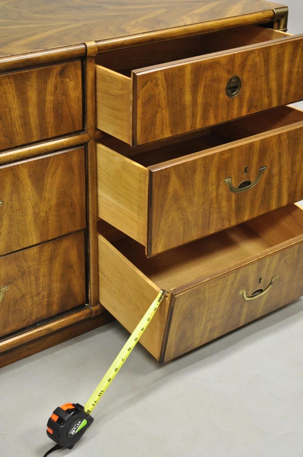 Vintage Drexel Accolade Campaigner Stile Pecan 9 Cassetti Credenza Cassettone in vendita 2