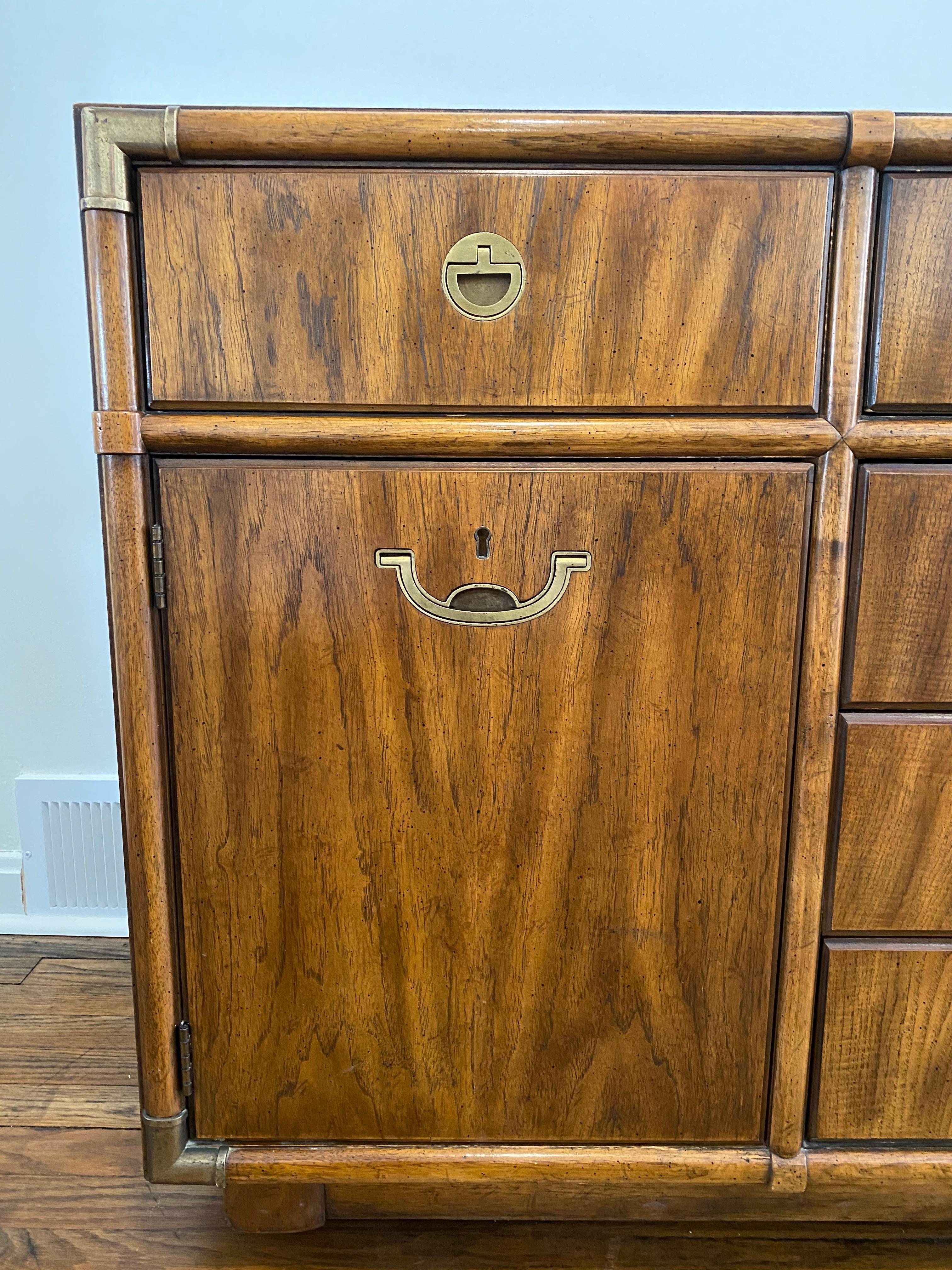 Vintage Drexel Accolade Ten-Drawer Campaign Low-Boy Dresser In Good Condition In Medina, OH