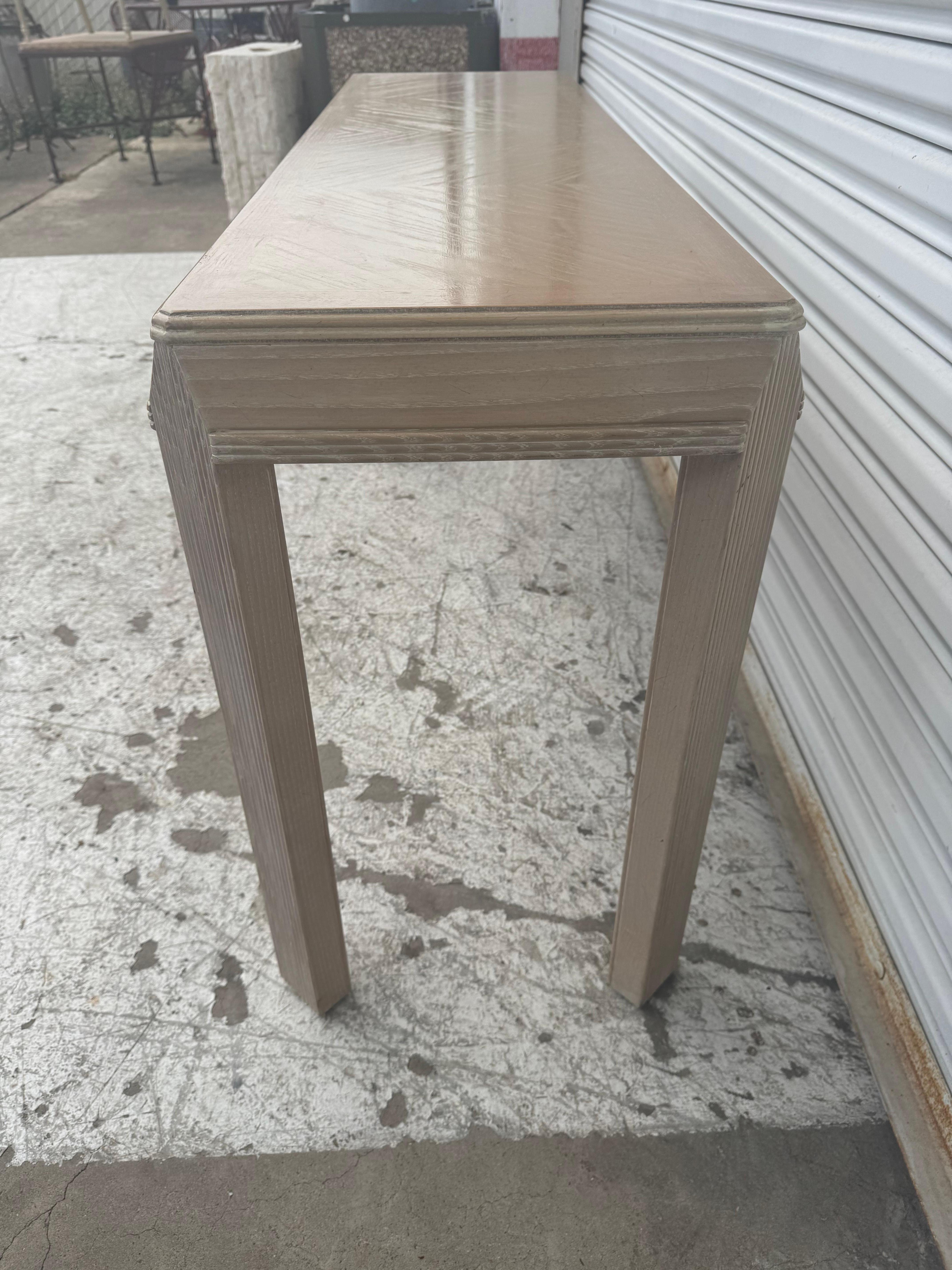 Americano Tavolo consolle Transitions d'epoca in Oak Oak cerato con gambe in canna a matita Drexel in vendita