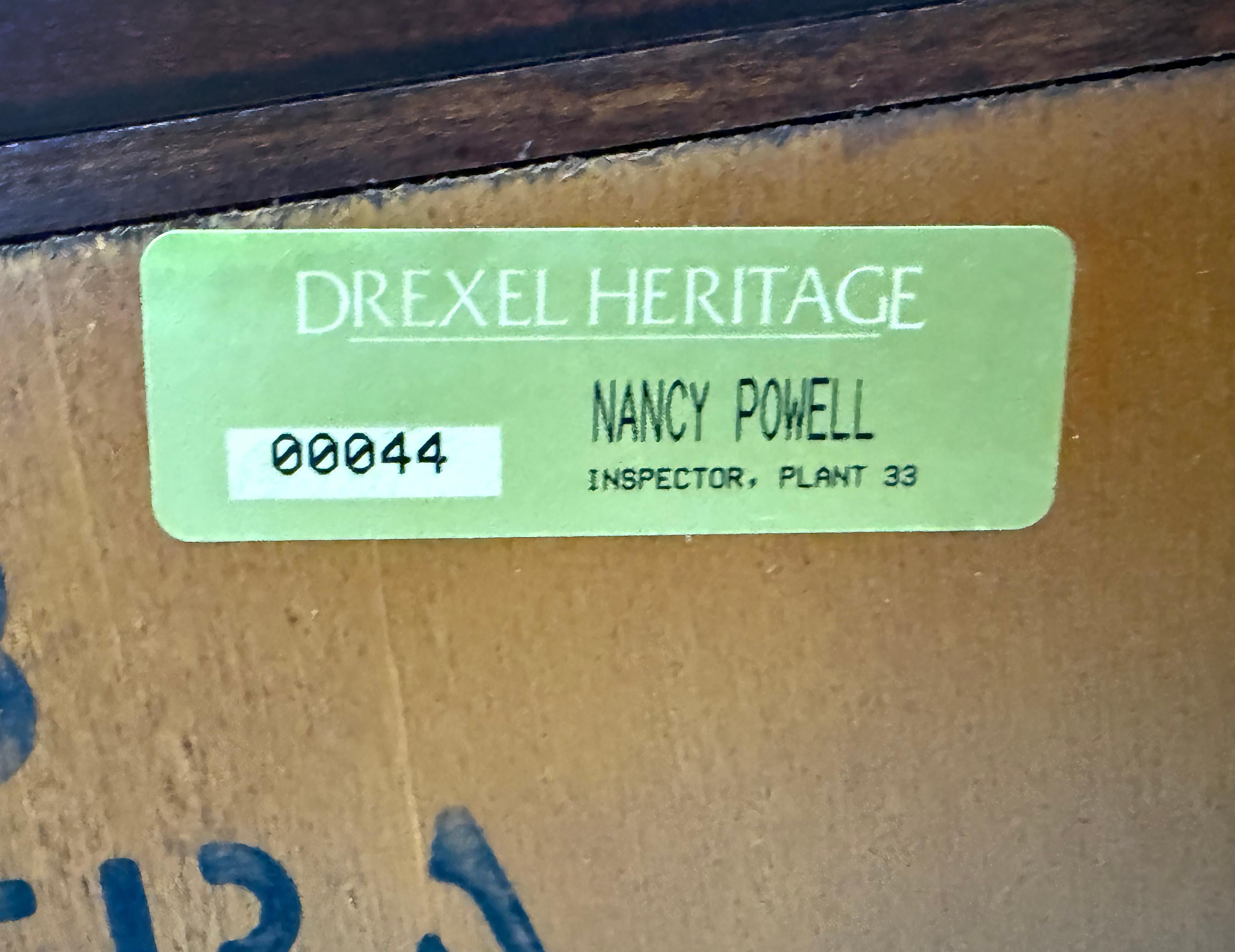 Armario Vintage Drexel Chinoiserie Pintado con Mariposas y Herrajes de Latón en venta 5