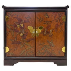 Vintage Drexel Chinoiserie gemalt Kabinett mit Schmetterlingen und Messing Hardware